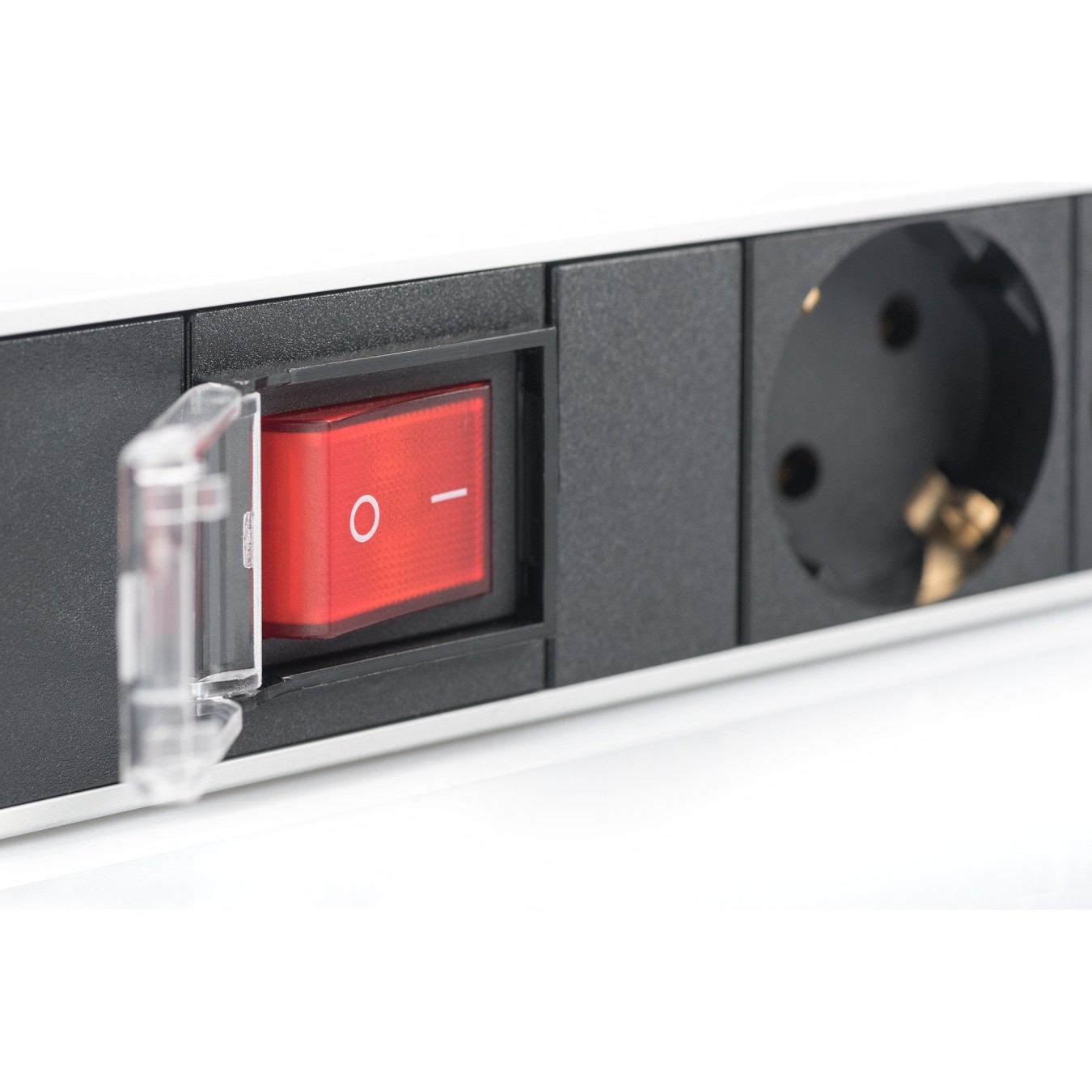 DIGITUS 7-Outlet Power Strip with Switch - Aluminum - 2m Cable — Buy in Cyprus with Fast Delivery