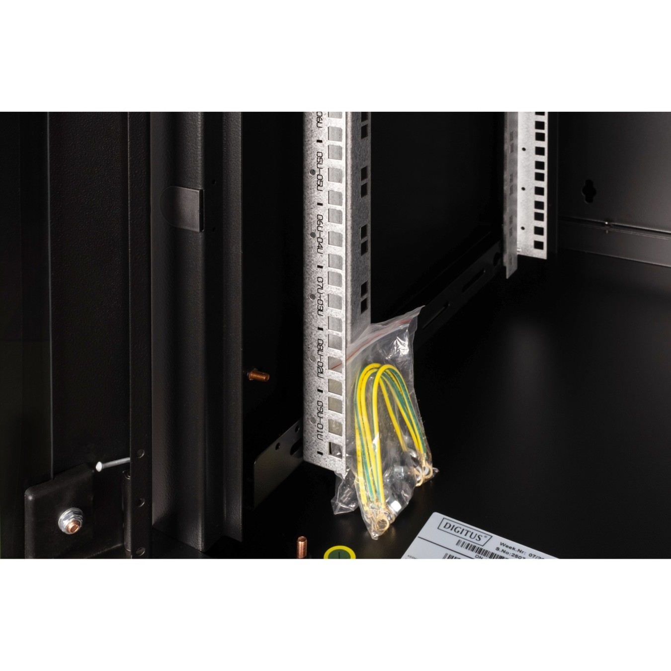 DIGITUS Wandgehäuse Unique 9HE 509x600x600mm schwarz - Wall-mount cabinet, 9U, 600mm depth — Buy in Cyprus with Fast Delivery