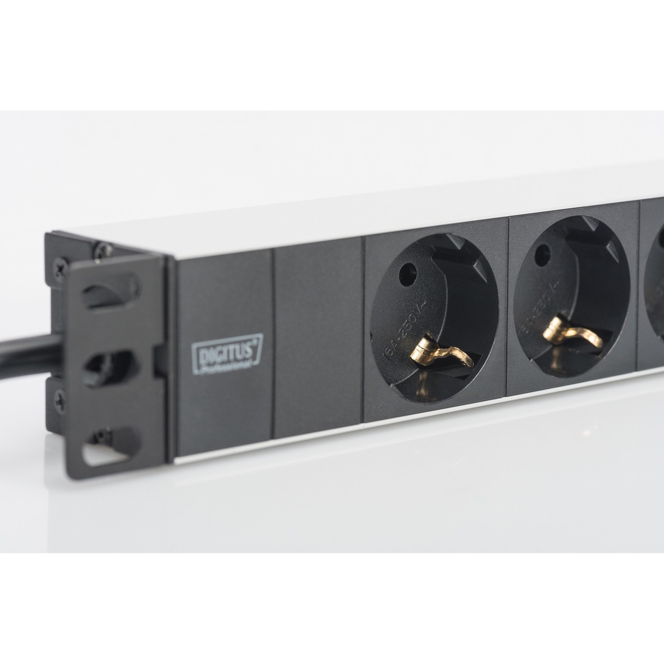 DIGITUS Power Strip 1U 3-Gang Aluminum 2m Lead — Buy in Cyprus with Fast Delivery