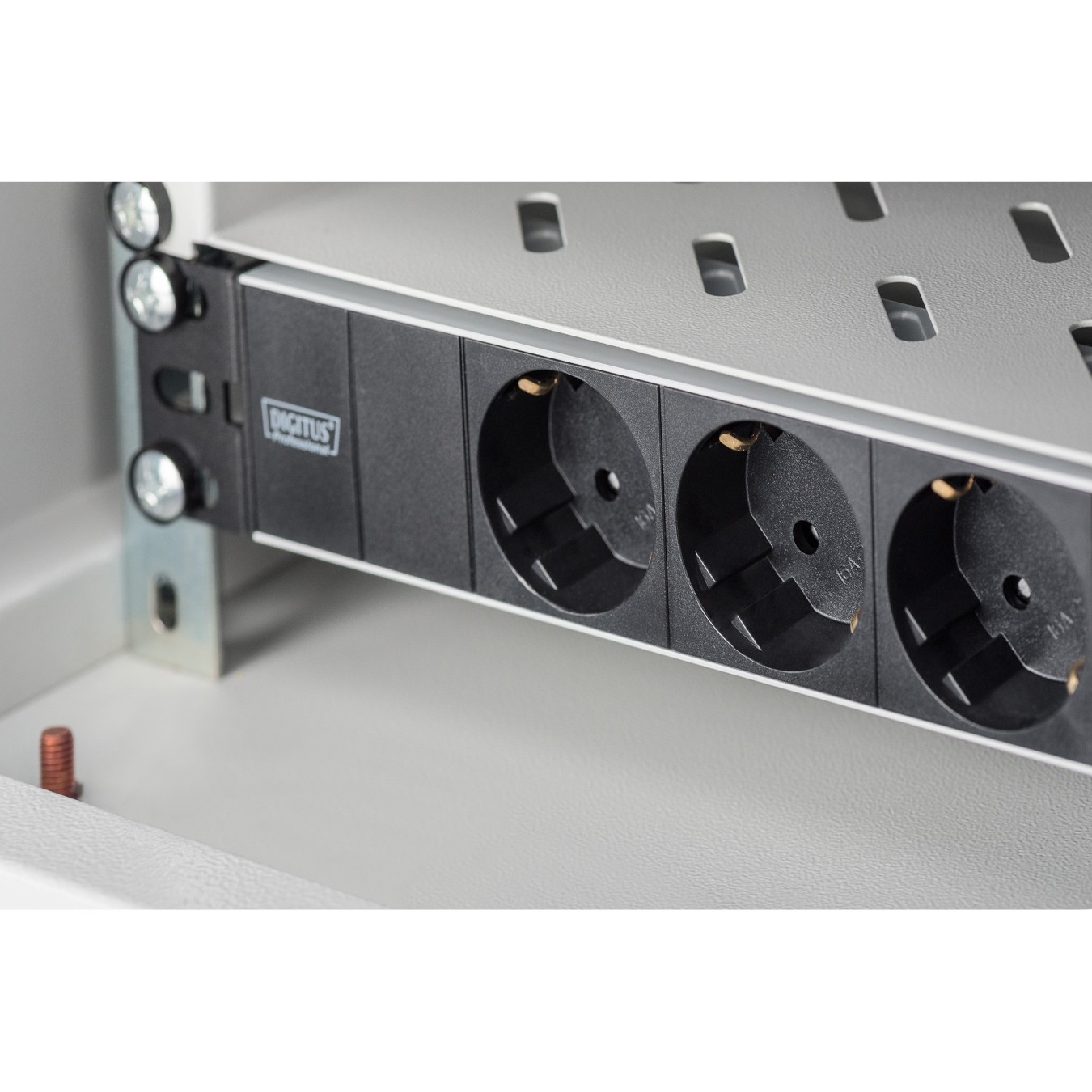 DIGITUS Power Strip 1U 3-Gang Aluminum 2m Lead — Buy in Cyprus with Fast Delivery