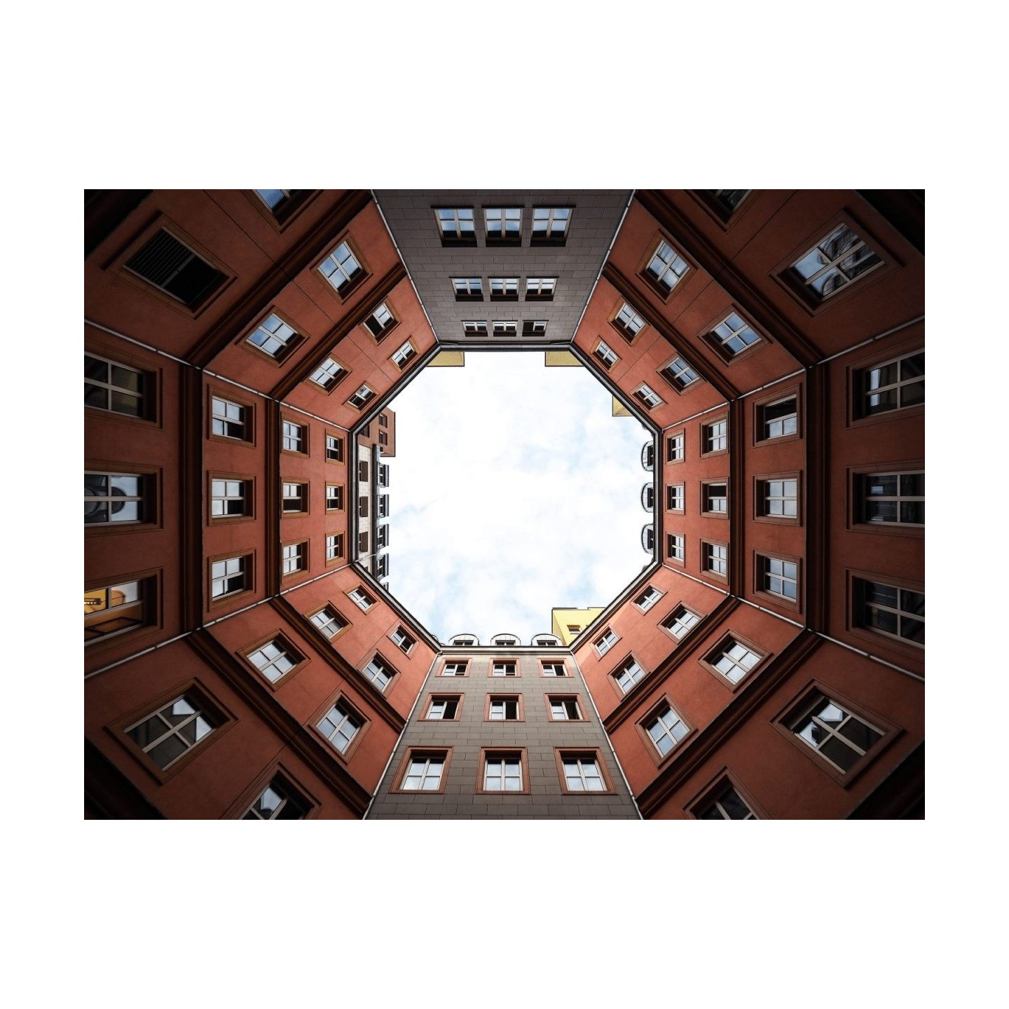 OLYMPUS M.ZUIKO DIGITAL ED 7-14mm F2.8 PRO - 7-14mm F2.8 PRO - Ultra-wide, weather-sealed pro lens