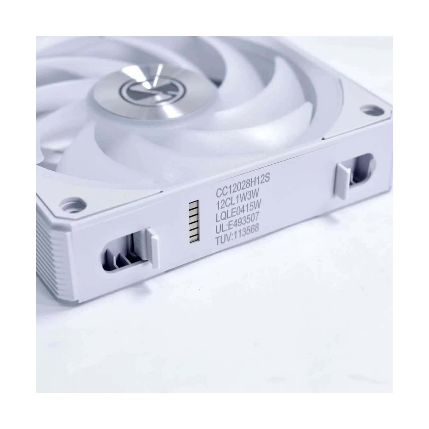 Lian Li UNI FAN CL Wireless 120mm White 3-Pack w/ Controller (Boxed) — Buy in Cyprus with Fast Delivery