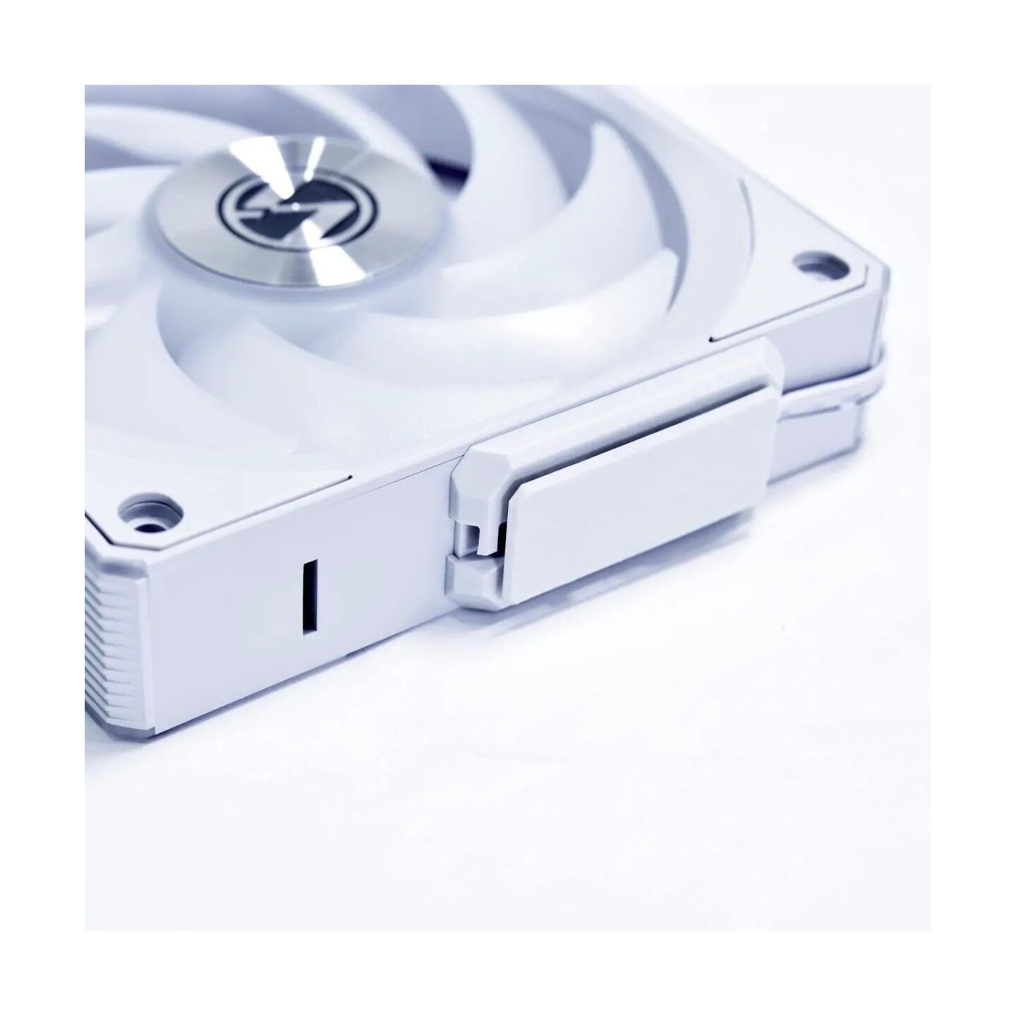 Lian Li UNI FAN CL Wireless 120mm White 3-Pack w/ Controller (Boxed) — Buy in Cyprus with Fast Delivery