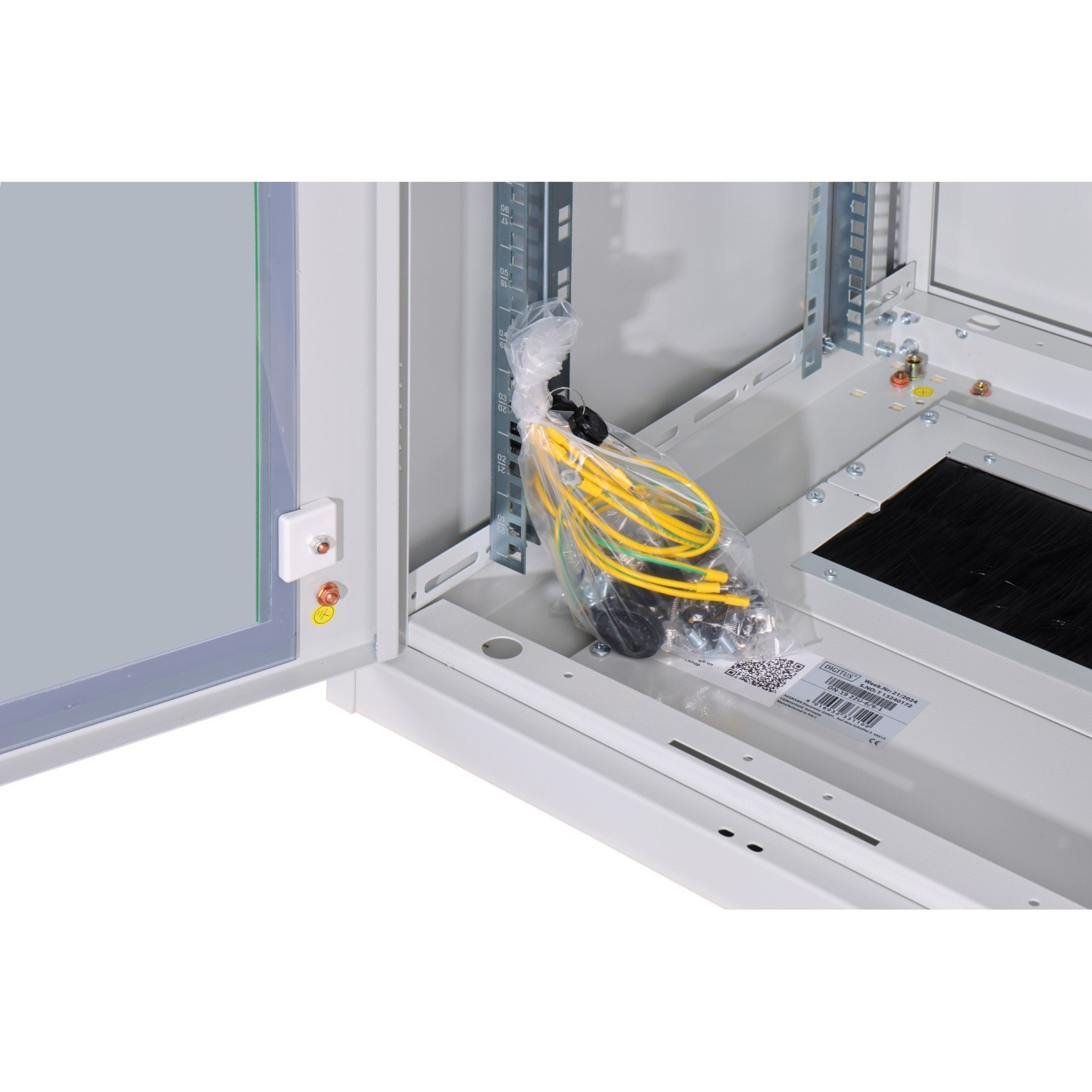 DIGITUS Netzwerkschrank Unique 22HE 1164x600x600mm grau (Speditionsversand) - Freestanding rack 22U
