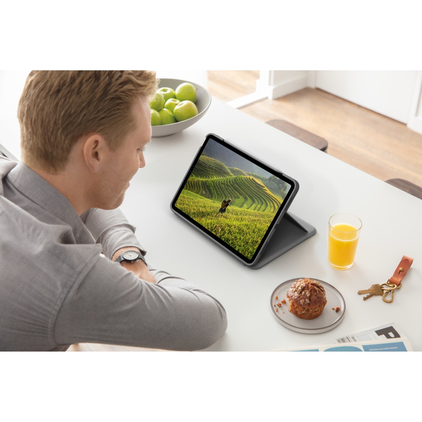 Logitech Slim Folio Keyboard Case - Gray, for Apple iPad Air 10.9in (4th Gen) — Buy in Cyprus with Fast Delivery