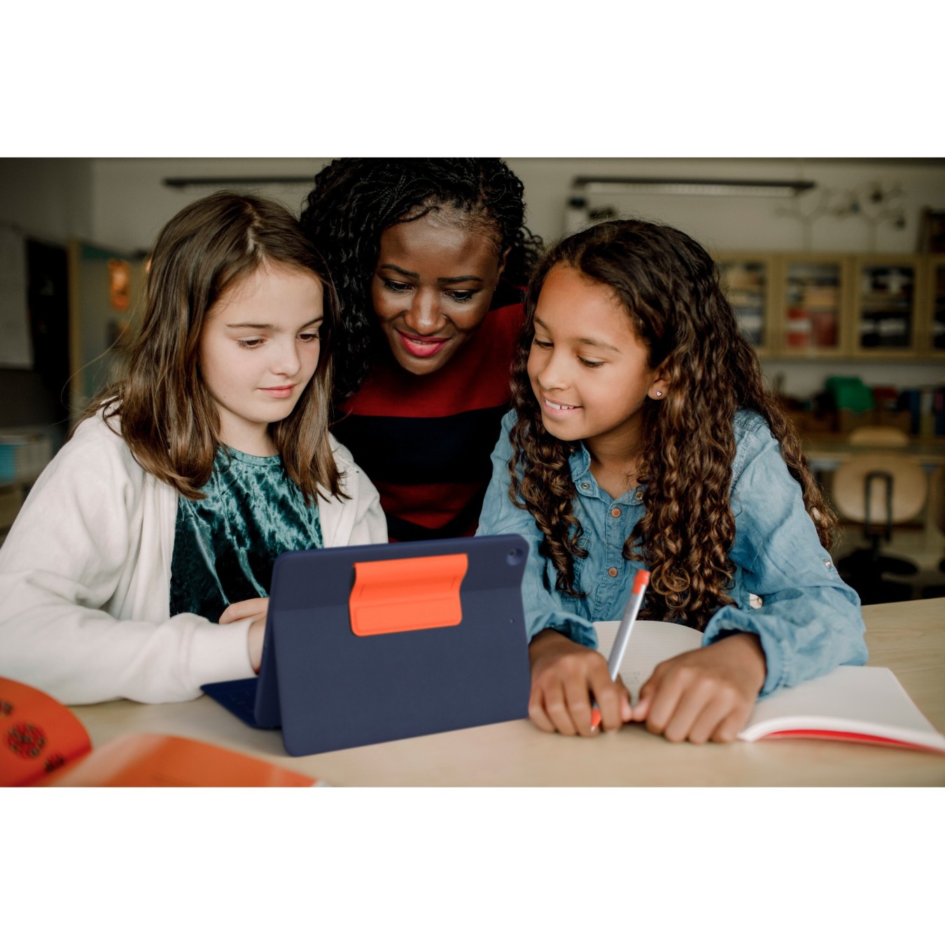 Logitech Rugged Combo 3 for iPad Gen. 7/8 - Classic Blue - Education (DE) — Buy in Cyprus with Fast Delivery