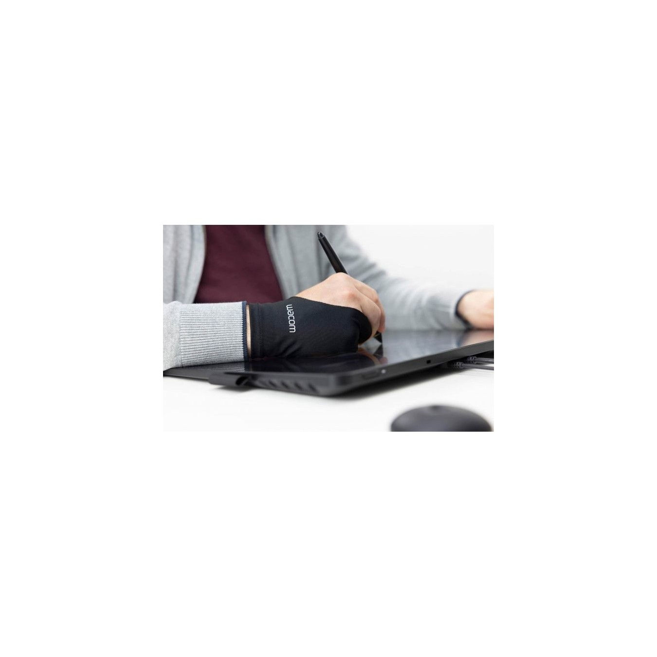 Wacom Accessory Drawing Glove - for Cintiq 16 & 22 — Buy in Cyprus with Fast Delivery