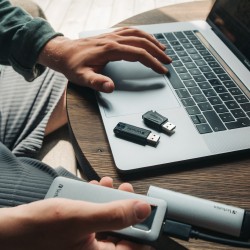 Verbatim PinStripe 64GB USB 3.2 Gen 1 Black Flash Drive - 49318 — Armenius Store Cyprus