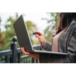 Buy Verbatim USB Drive - 3.2 Pinstripe 128GB Black in Cyprus, Nicosia, Limassol, Larnaka, Pafos