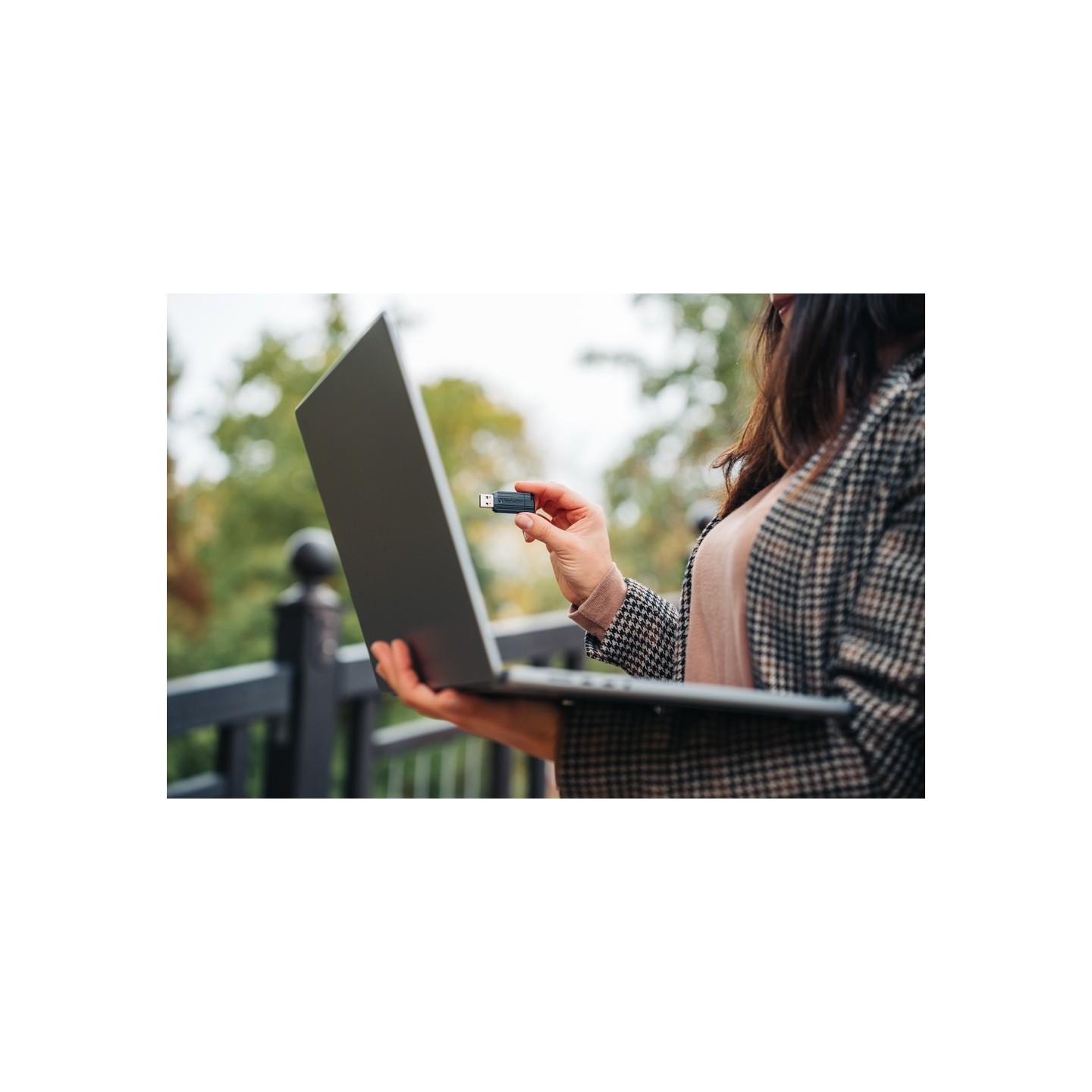 Verbatim USB Drive - 3.2 Pinstripe 128GB Black — Buy in Cyprus with Fast Delivery