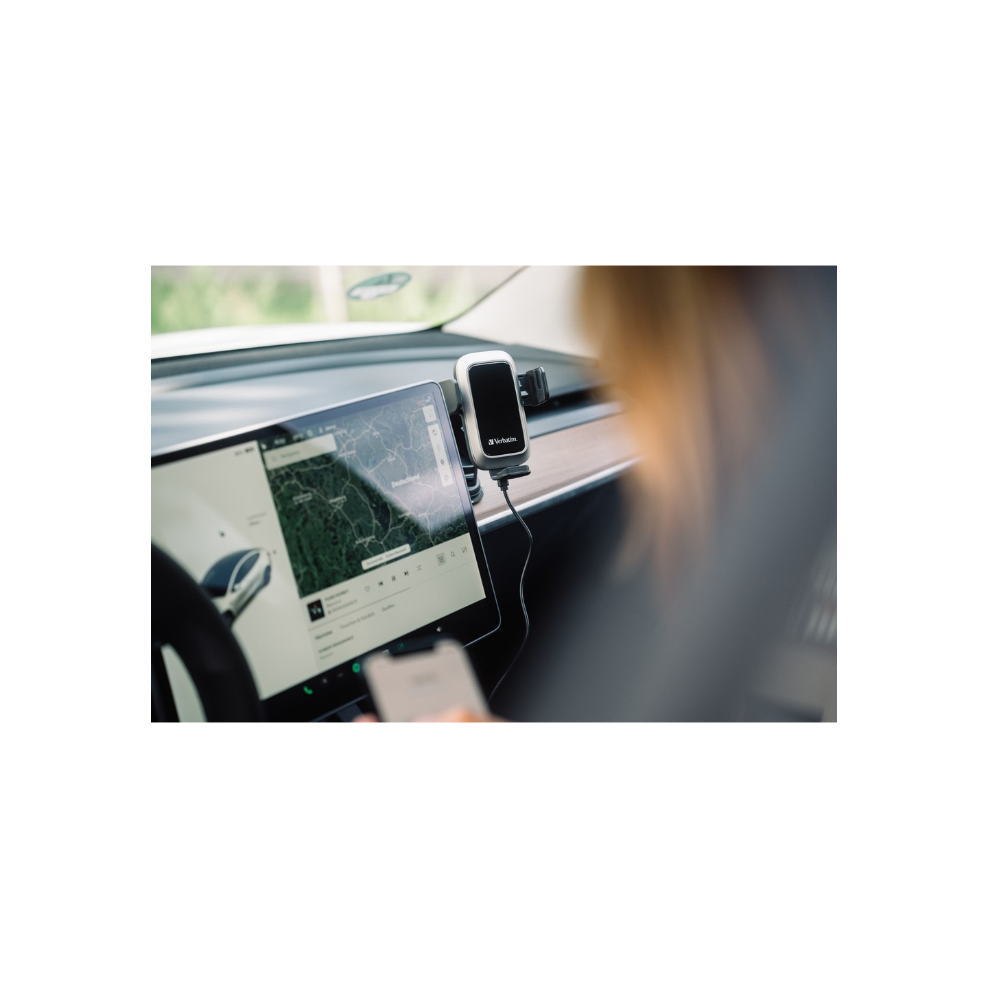 Verbatim Wireless Auto Align Car Charger - FWC-03 - Wireless Auto Align Car Charger Qi Certified for AirVent Dash