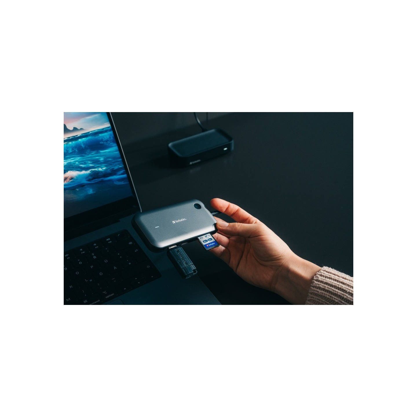 Verbatim Share My Screen USB-C Wireless Display Adapter 1080P with Hub - WDA-01 - USB-C Wireless Display Adapter 1080P with Hub