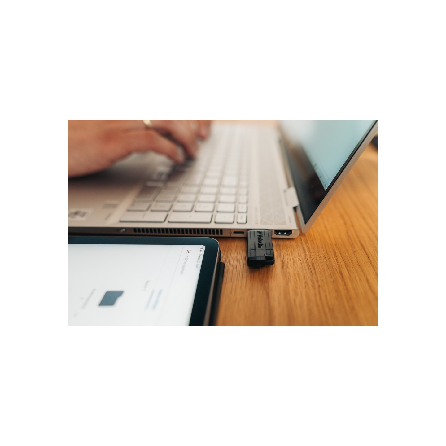 Verbatim USB Drive Pinstripe - 2.0 32GB Black — Buy in Cyprus with Fast Delivery