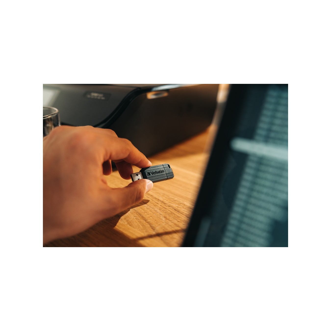 Verbatim Pinstripe 49064 USB Flash Drive – 32GB USB 2.0 | Armenius Store