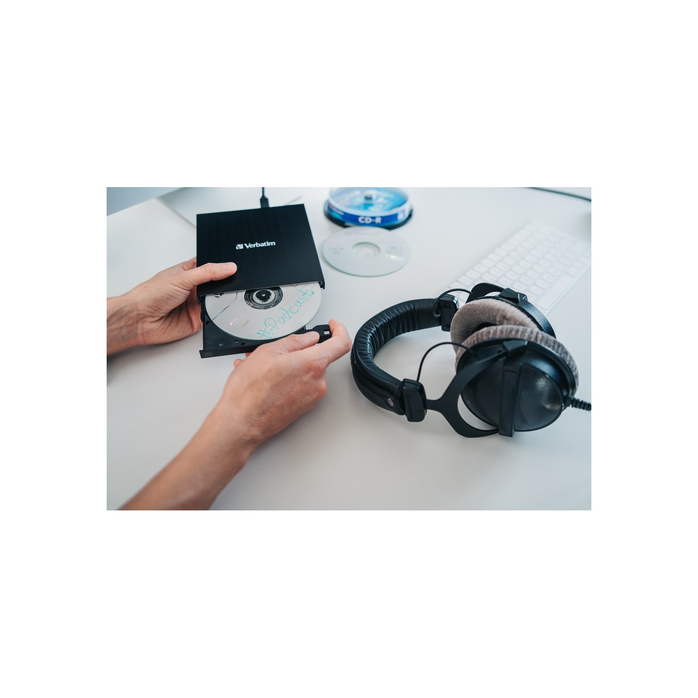 Verbatim External Slimline CD/DVD Writer USB 2.0 Black - 98938 (Boxed) — Buy in Cyprus with Fast Delivery