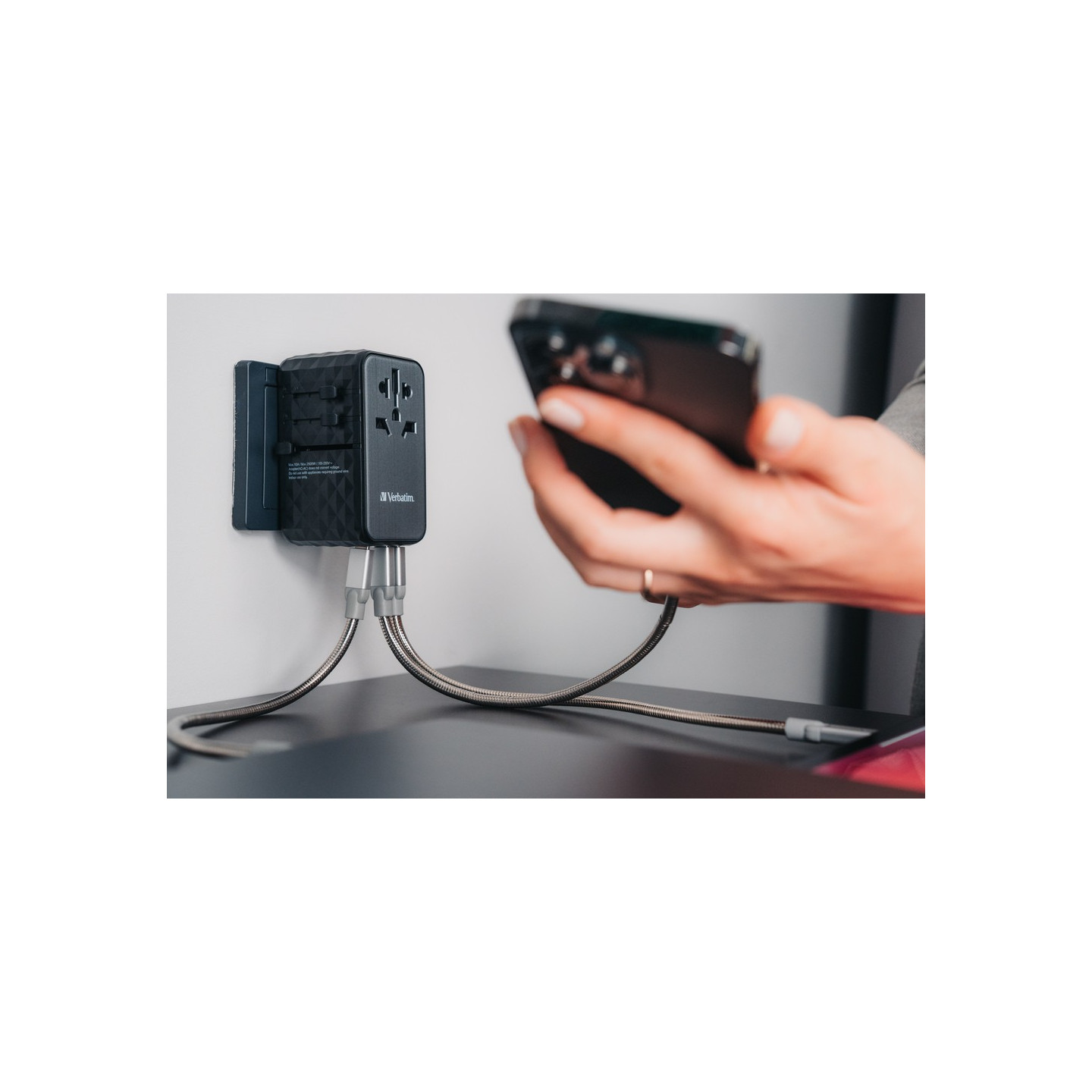 Verbatim Charger Travel Adapter World to World GAN III 100W 2xC 2xA UTA-06 — Buy in Cyprus with Fast Delivery