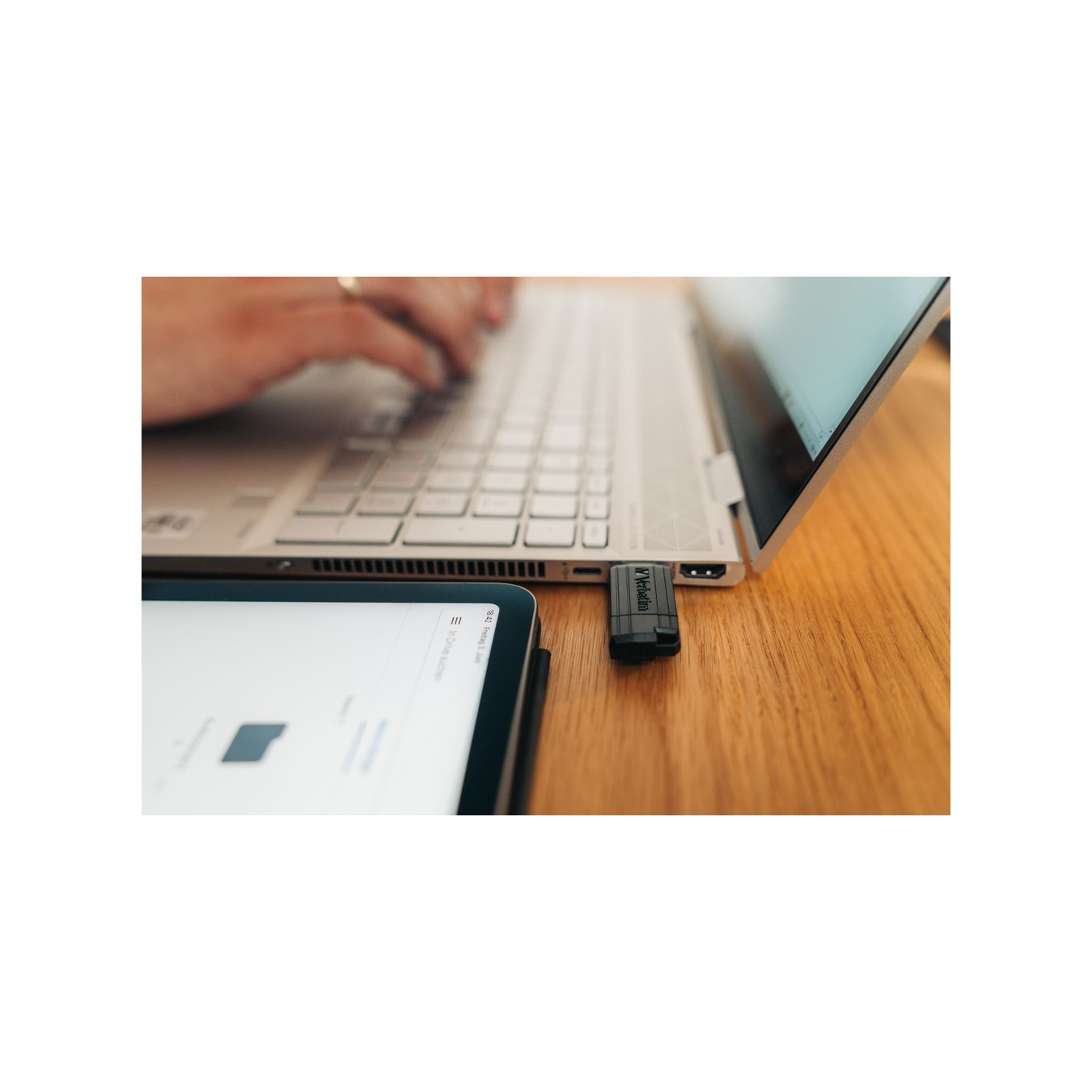 Verbatim USB Drive - Pinstripe - USB 2.0 - 16GB - Black — Buy in Cyprus with Fast Delivery