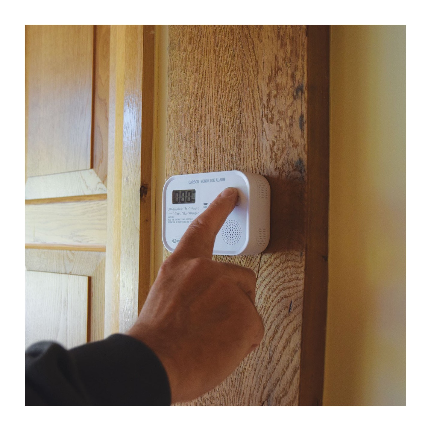 Mercury COD-218A Standalone Carbon Monoxide Alarm with LCD Display showing CO levels 350.139UK