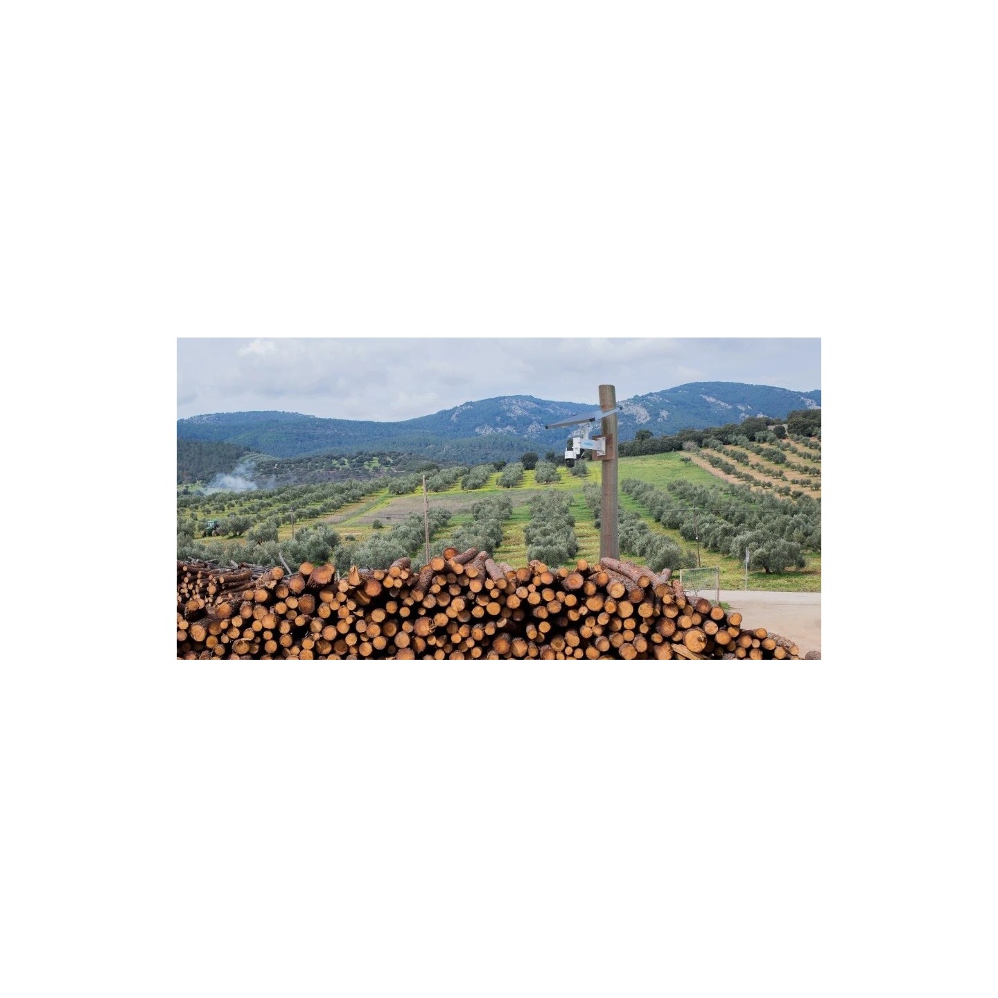 Reolink Outdoor Battery Camera - BP4G - 4K Trackmix LTE With Solar Panel Plus (G790) (Hard Bundle)