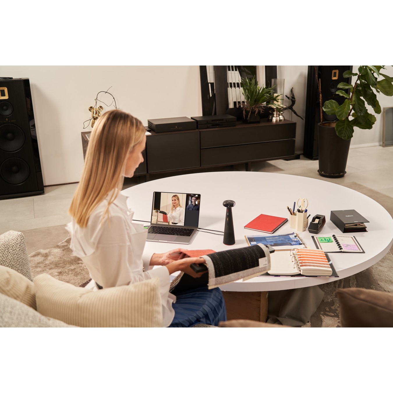 IPEVO Immersive Conference Camera & Speakerphone - TOTEM 360 - Immersive Conference Camera & Speakerphone