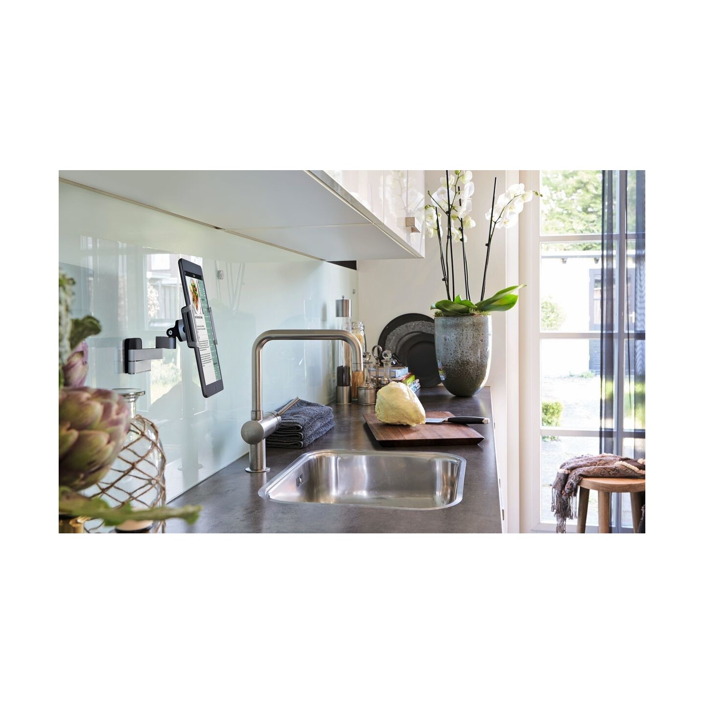 Vogels Tablet Wall Mount - TMS1030 - 2 arms 7-13'' — Buy in Cyprus with Fast Delivery