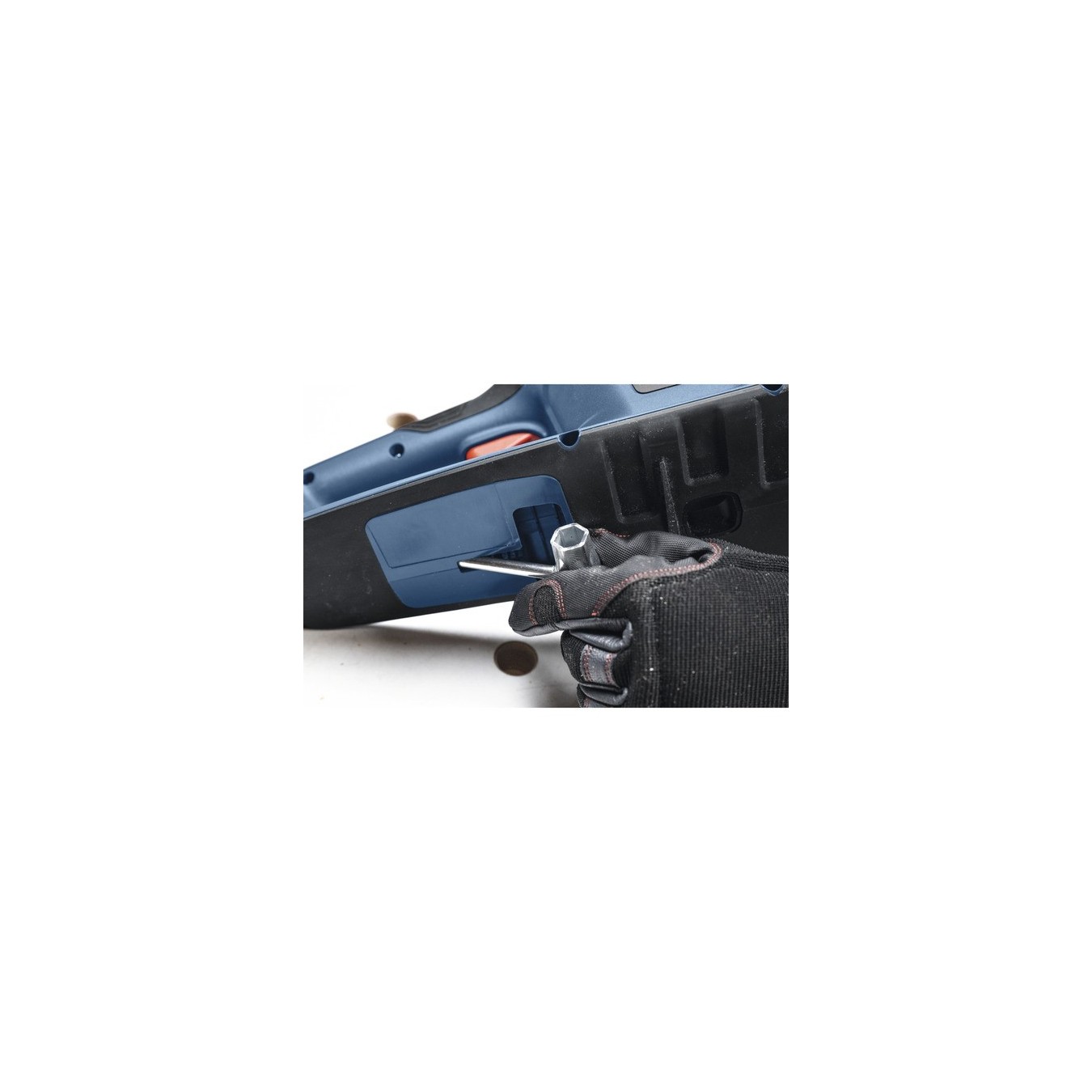Cordless chainsaw - GKE 18V-40 - Professional solo, 18 volts — Buy in Cyprus with Fast Delivery