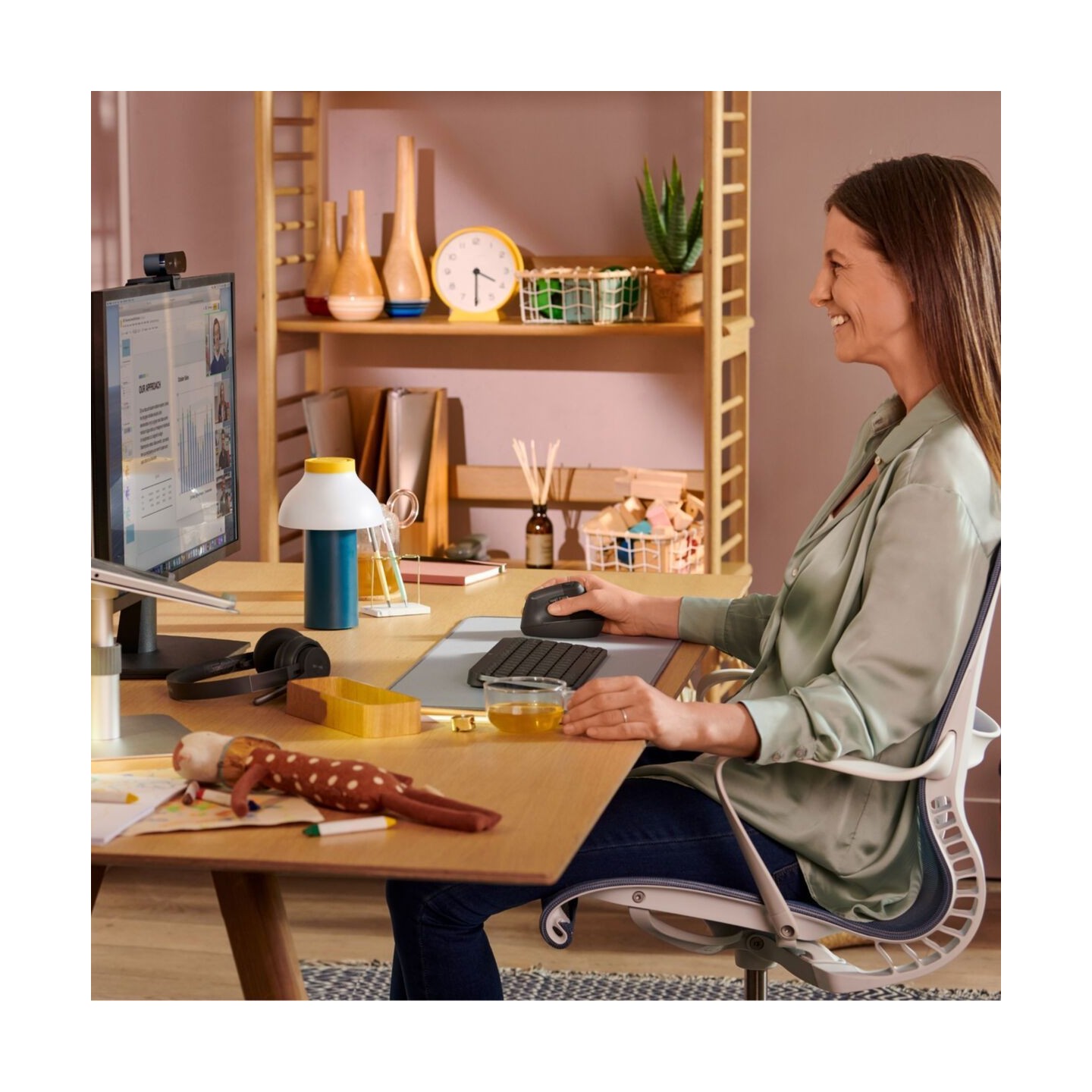 Logitech Lift Vertical Ergonomic Mouse 910-006473 Graphite Silent 4000 DPI (Boxed) — Buy in Cyprus with Fast Delivery