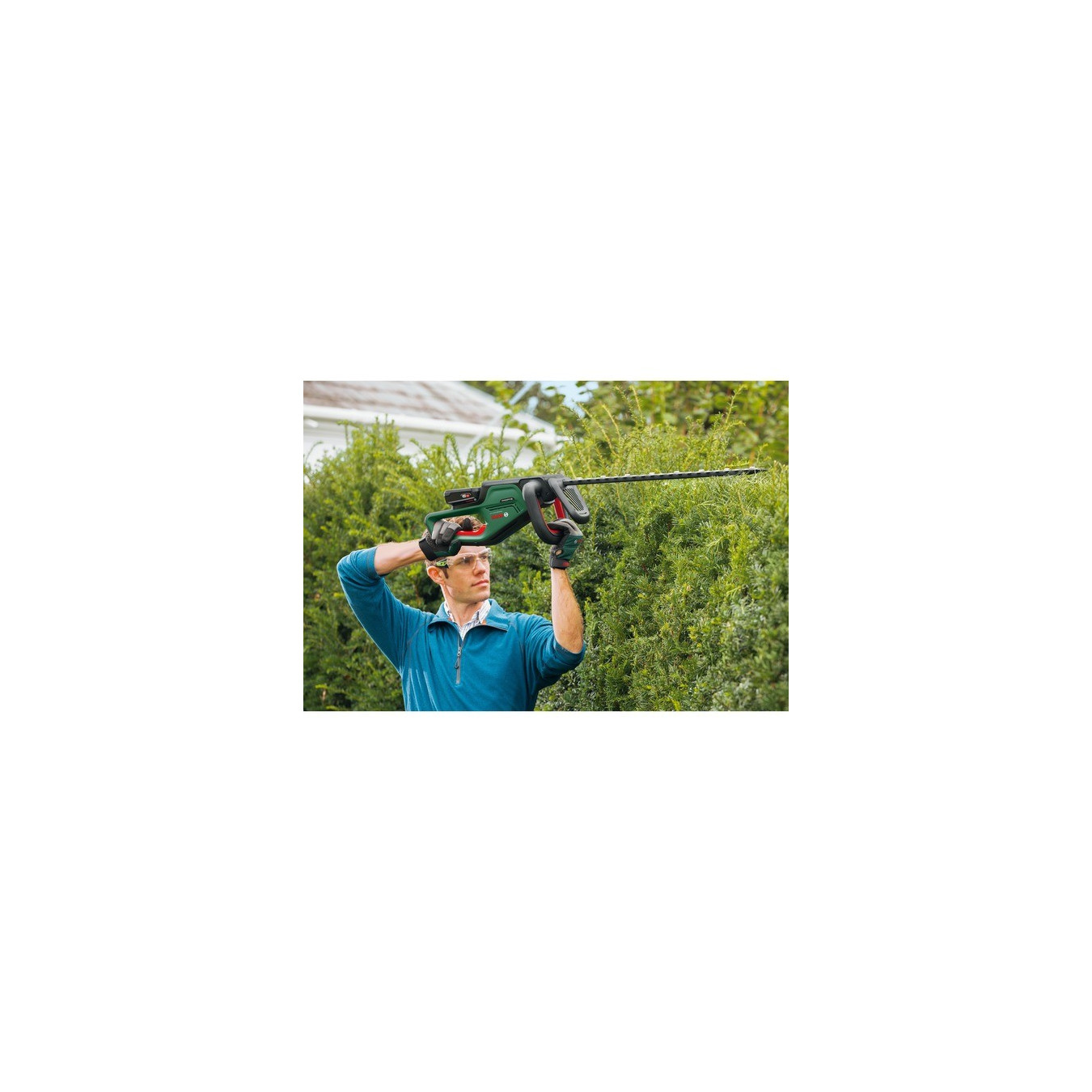 Cordless hedge trimmer Universal HedgeCut 18V-50 — Buy in Cyprus with Fast Delivery