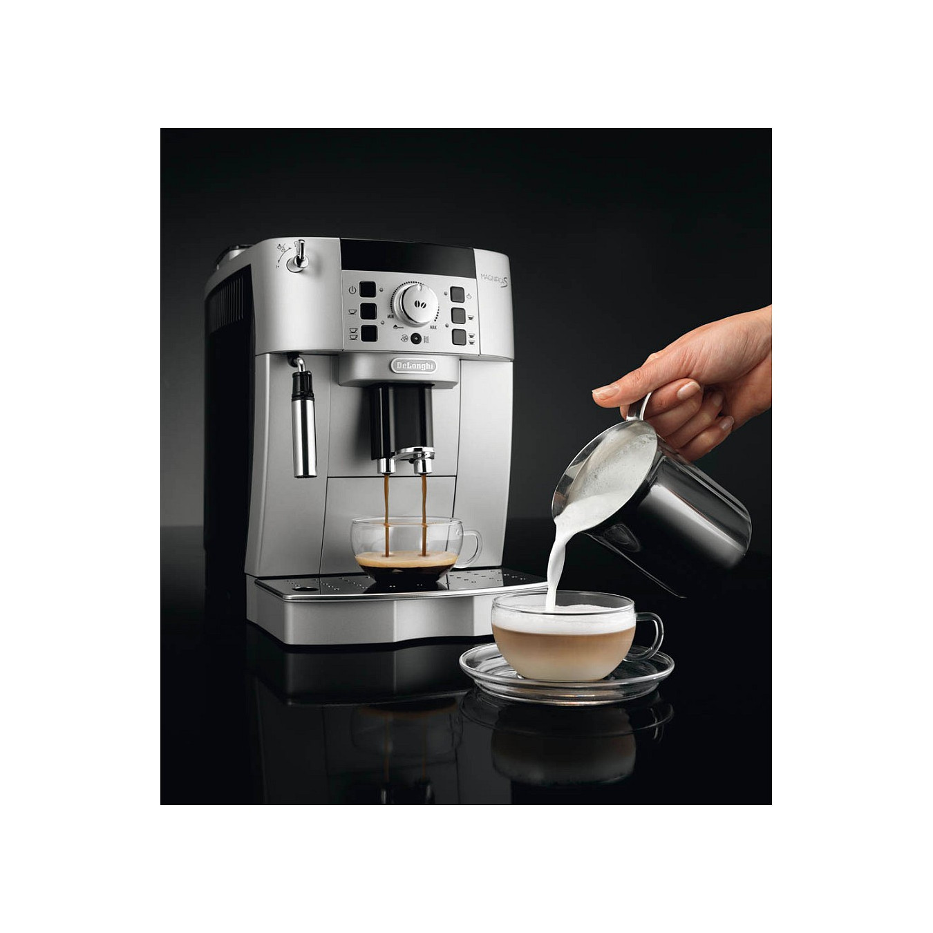 DeLonghi Kaffeemaschine Magnifica S silber — Buy in Cyprus with Fast Delivery