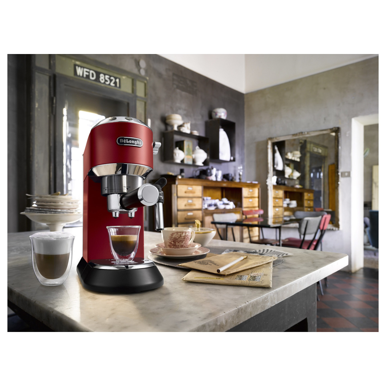 DeLonghi Kaffeemaschine Dedica EC685.R rot — Buy in Cyprus with Fast Delivery