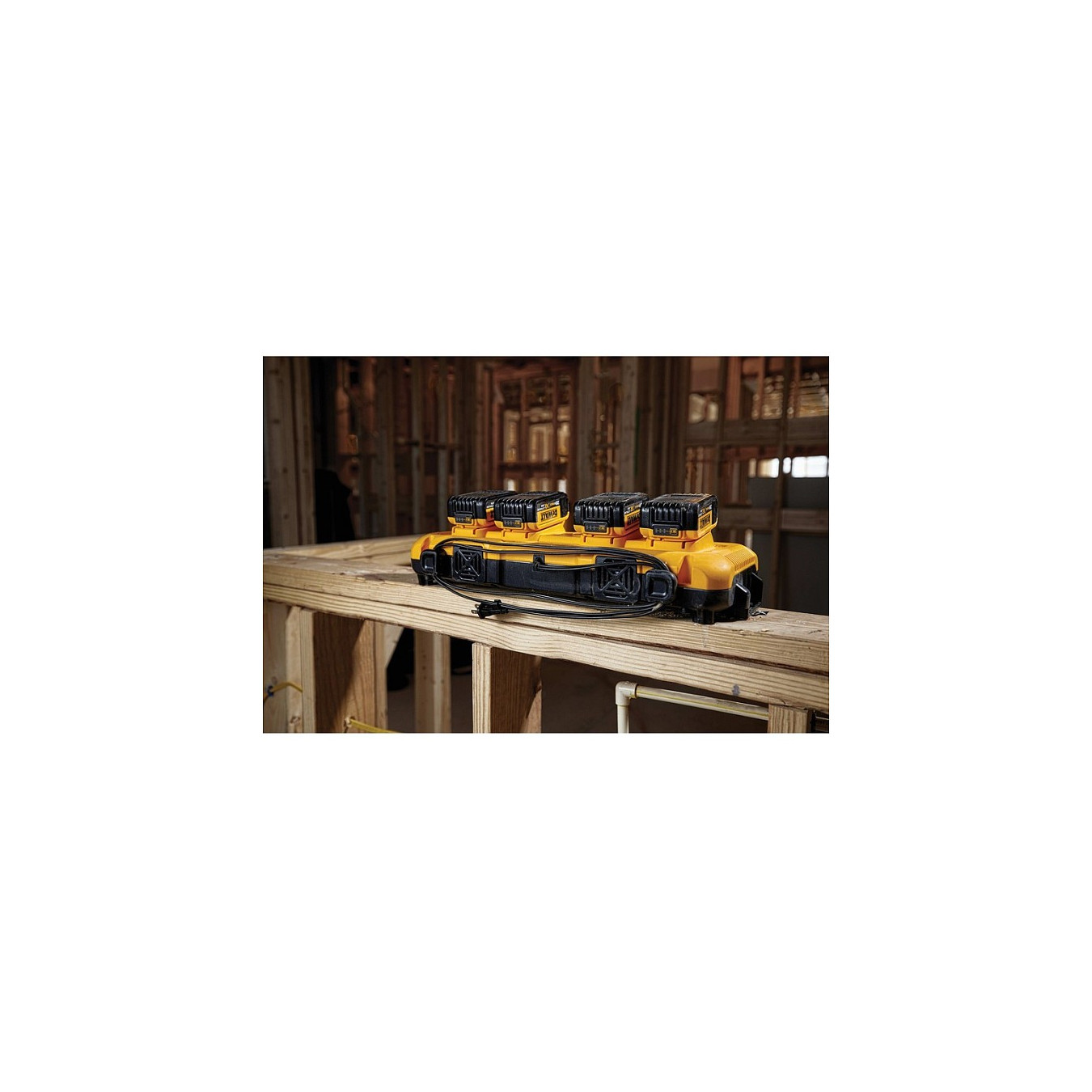 DEWALT Vierfach-Schnelladegeraet — Buy in Cyprus with Fast Delivery