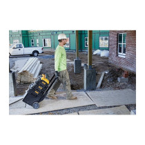 DEWALT Vierfach-Schnelladegeraet — Buy in Cyprus with Fast Delivery