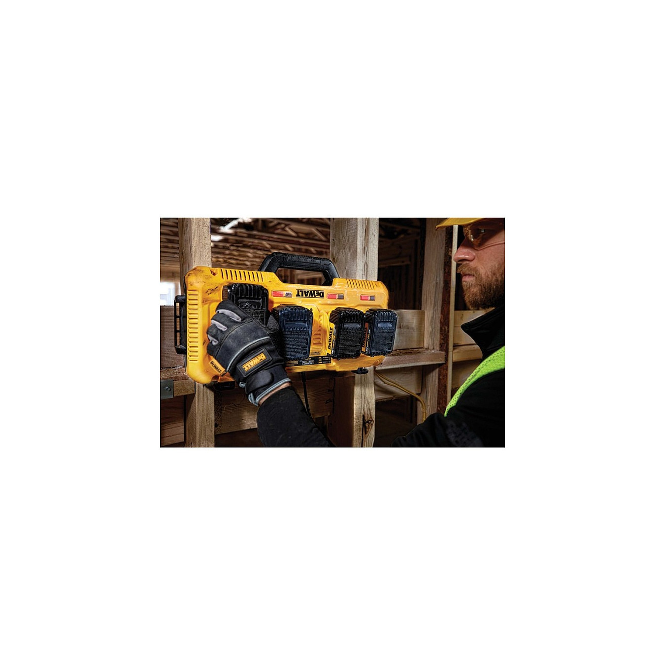 DEWALT Vierfach-Schnelladegeraet — Buy in Cyprus with Fast Delivery