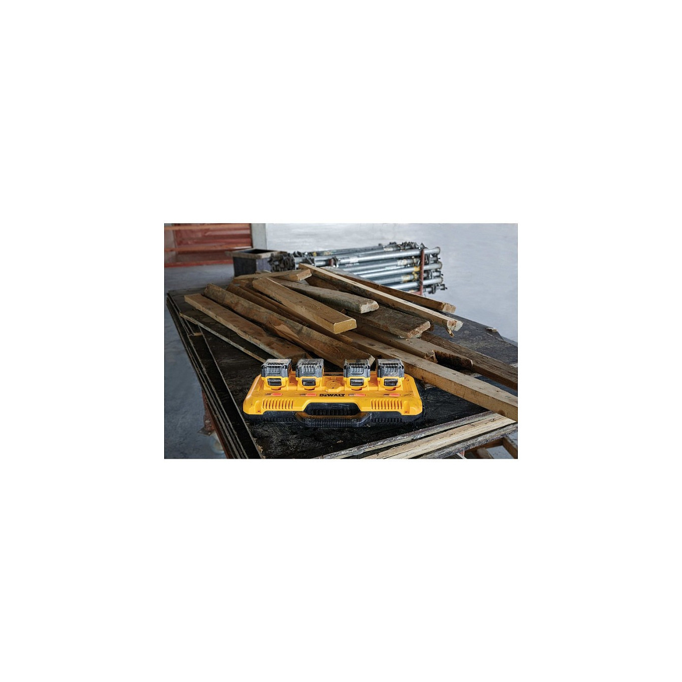 DEWALT Vierfach-Schnelladegeraet — Buy in Cyprus with Fast Delivery