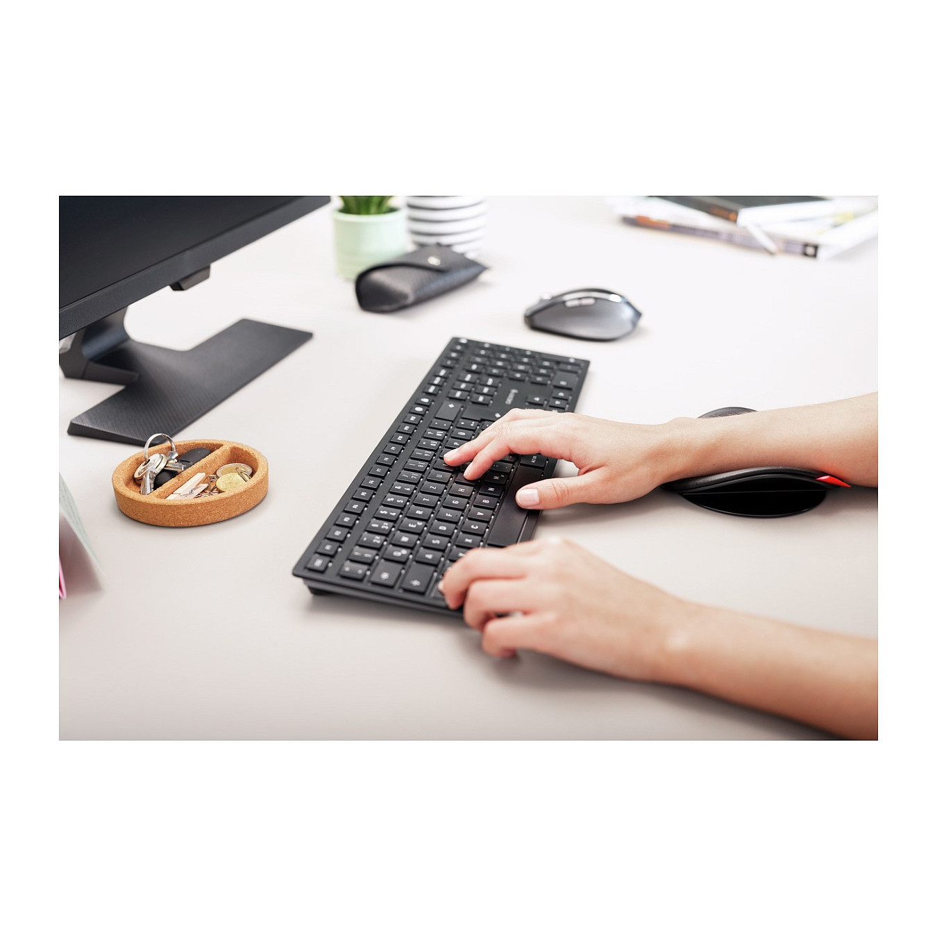 Cherry Keyboard KW 9100 SLIM [CH] black — Buy in Cyprus with Fast Delivery