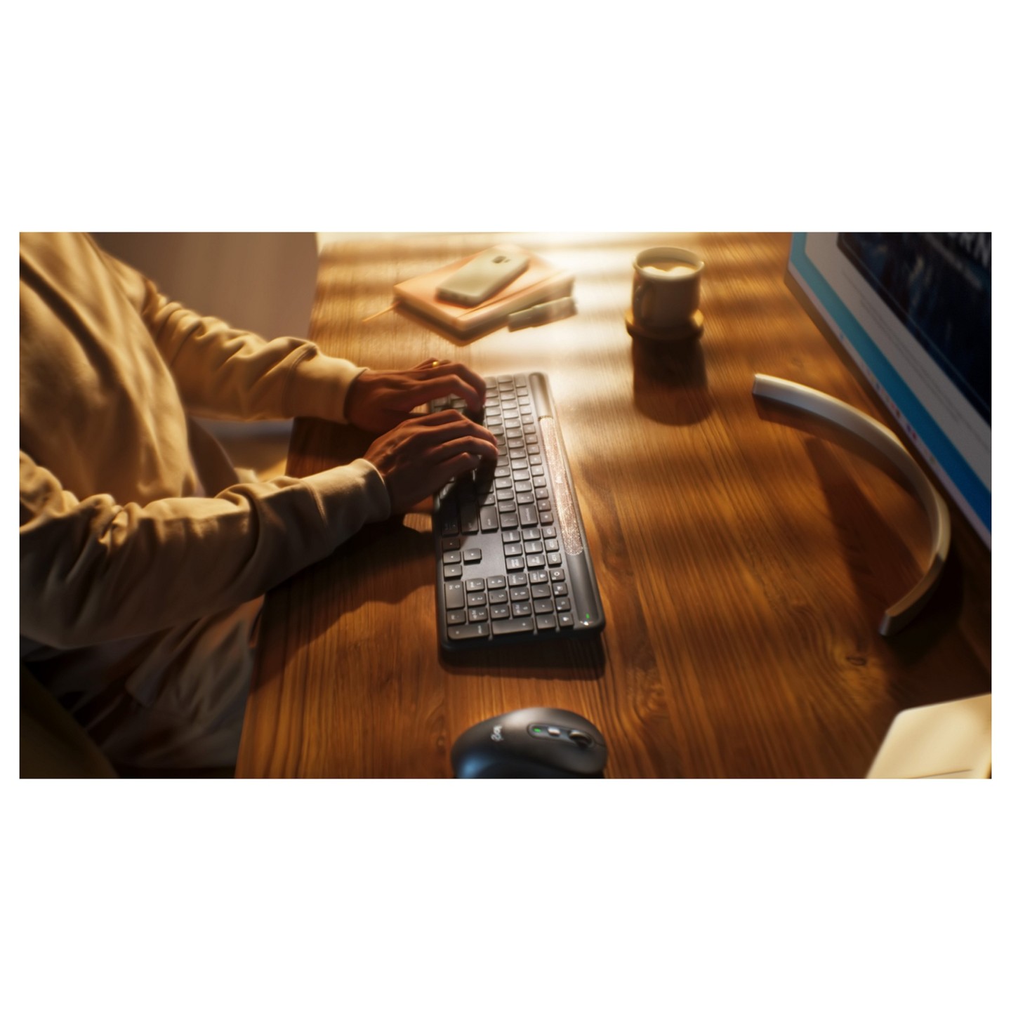 Logitech Signature Slim Solar+ K980 QWERTZ DE Wireless Keyboard (Boxed) — Buy in Cyprus with Fast Delivery