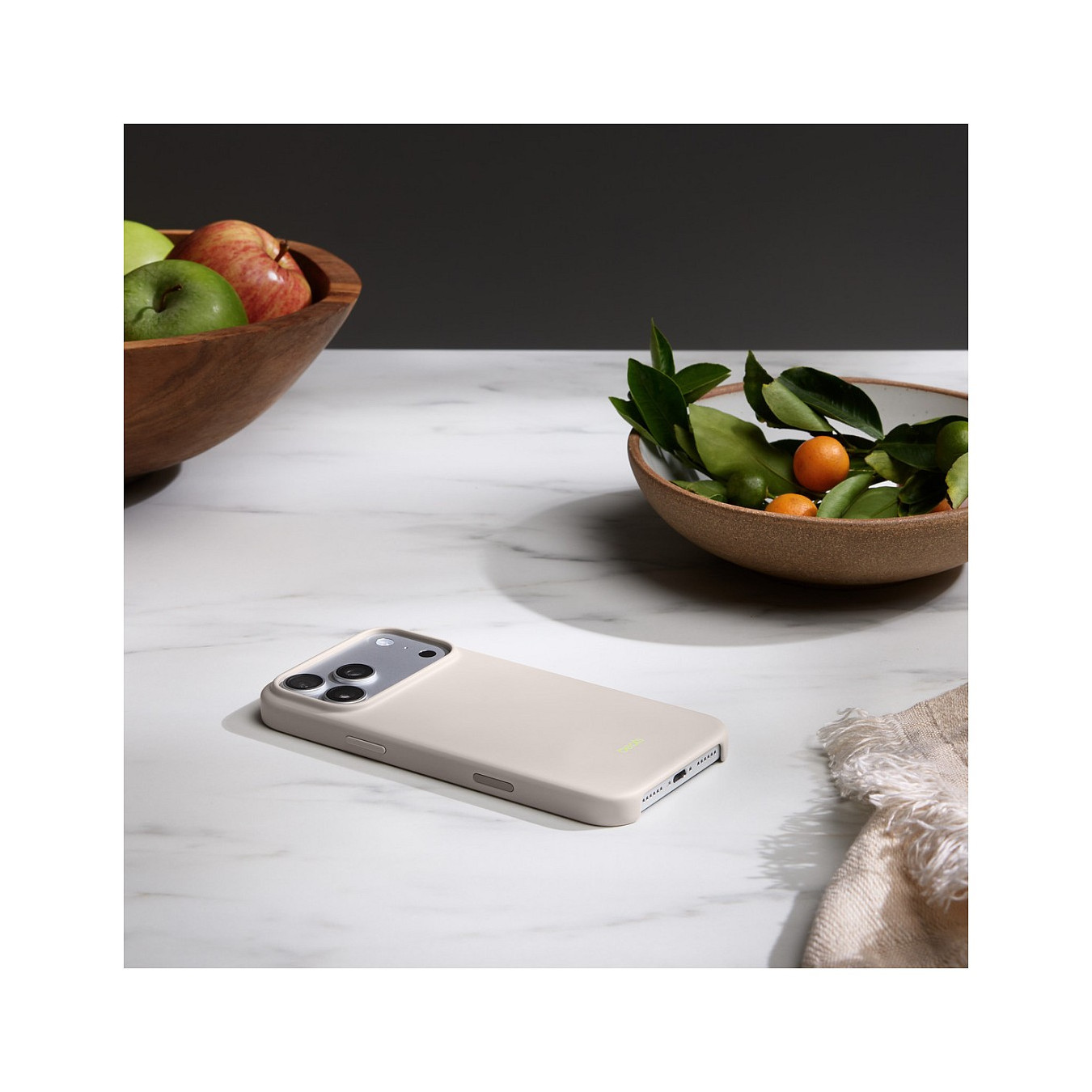 Beats Case iPhone 17 Pro Max mit MagSafe und Kamerasteuerung (kalkstein) — Buy in Cyprus with Fast Delivery