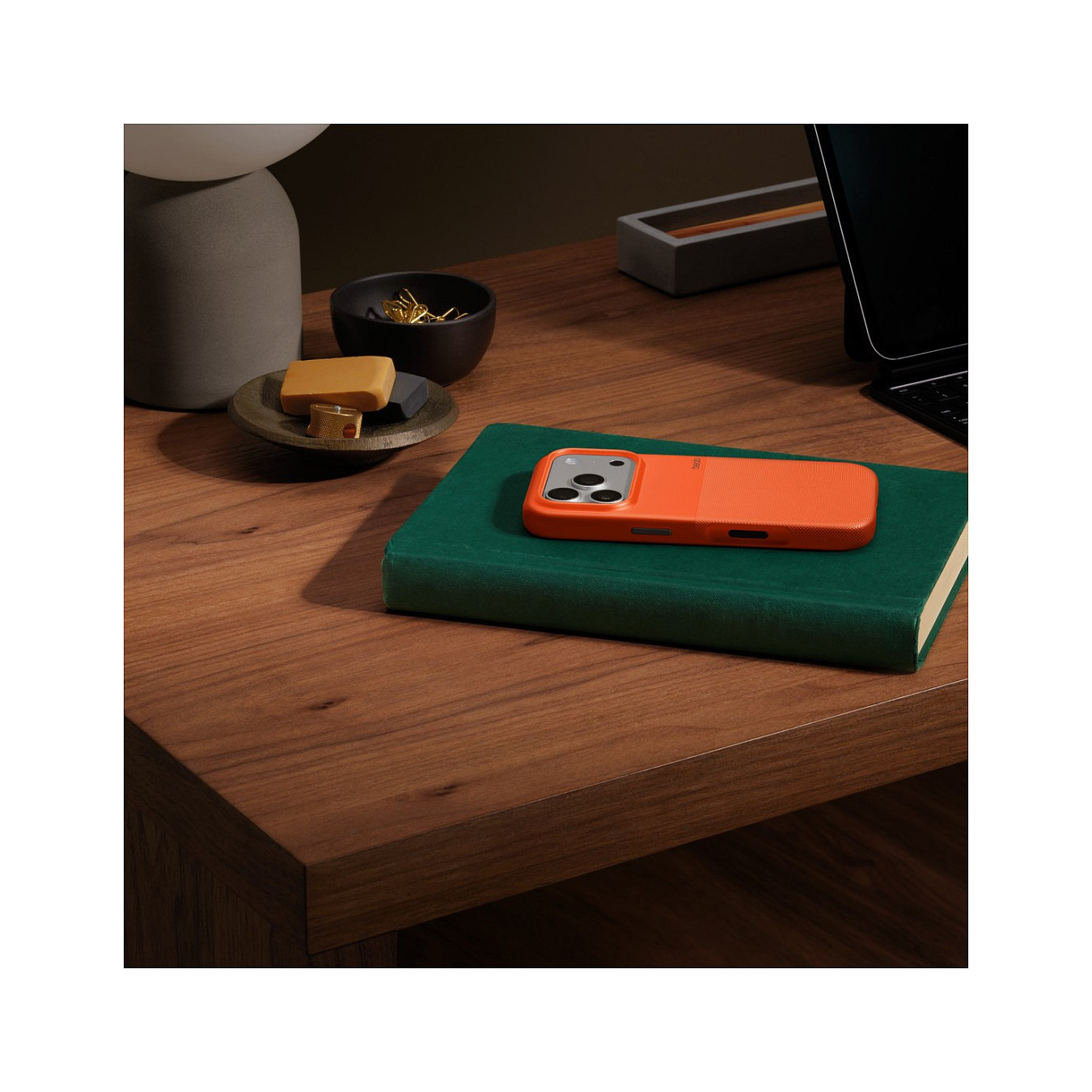 Beats Rugged Case iPhone 17 Pro mit MagSafe und Kamerasteuerung (nevada orange) — Buy in Cyprus with Fast Delivery