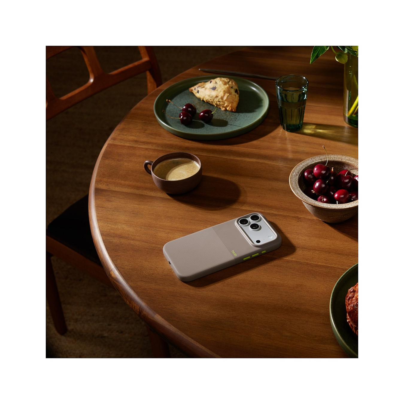 Beats Rugged Case iPhone 17 Pro Max mit MagSafe und Kamerasteuerung (alpengrau) — Buy in Cyprus with Fast Delivery