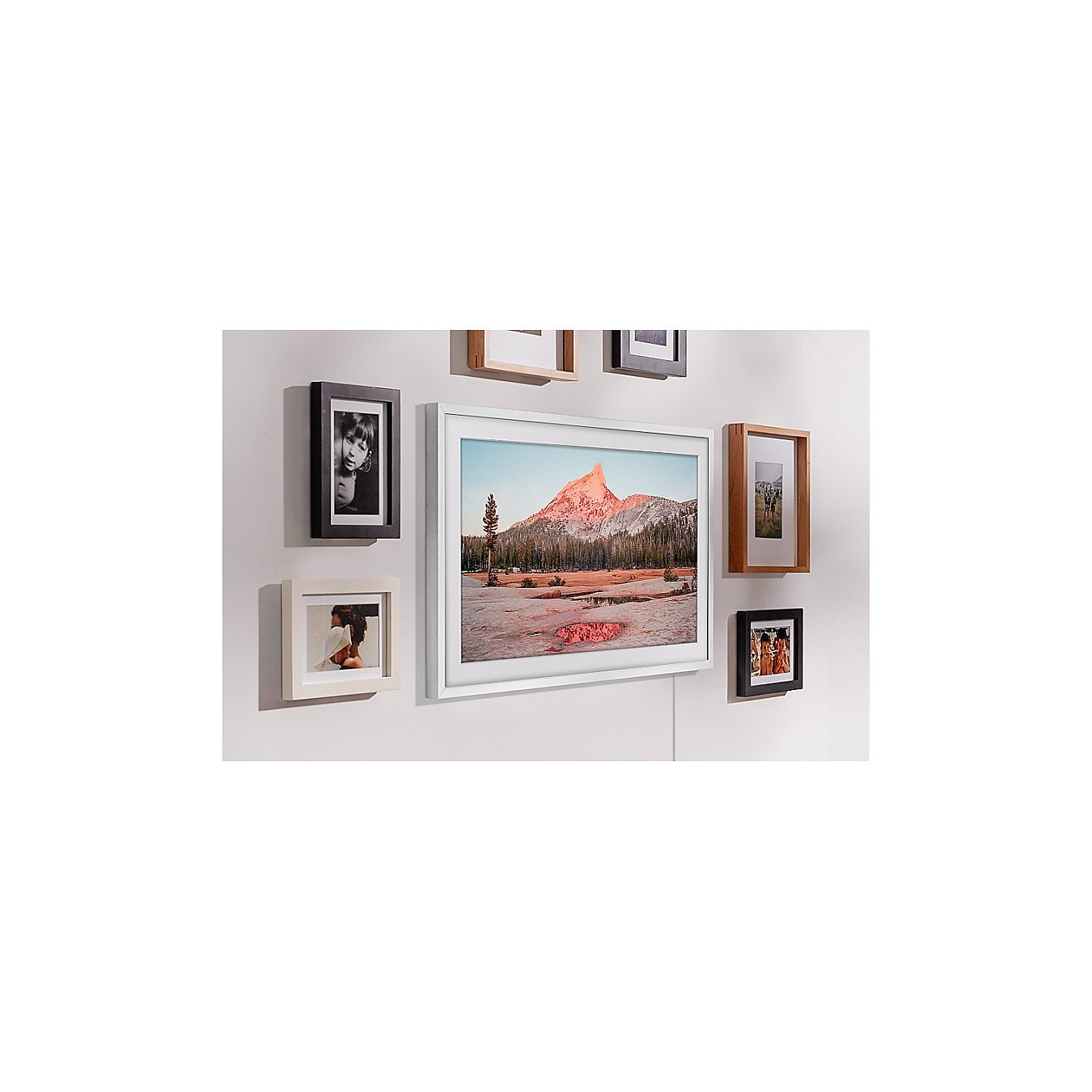 80.0cm 32' (1920x1080) Samsung The Frame GQ32LS03CBUXZG 16:9 QLED 50Hz HDMI USB WLAN Bluetooth HDR10+ Speaker Black