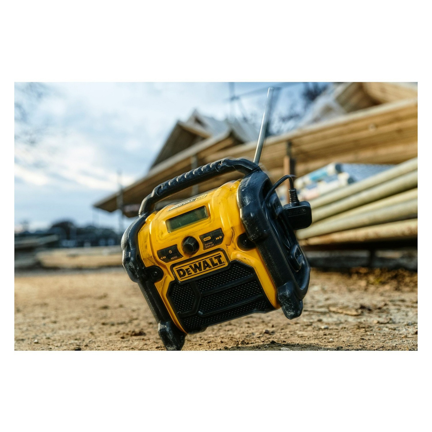 DEWALT Akku- und Netz-Radio fuer 10.8 - 18V — Buy in Cyprus with Fast Delivery