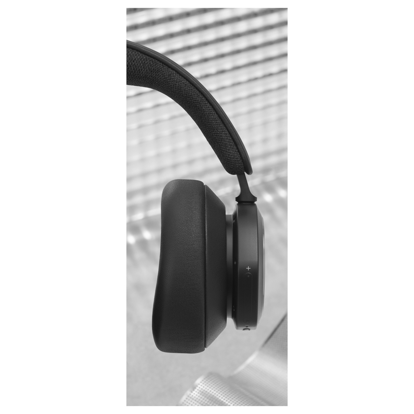 Bang & Olufsen Beoplay Portal Wireless Gaming Headphone schwarz — Buy in Cyprus with Fast Delivery