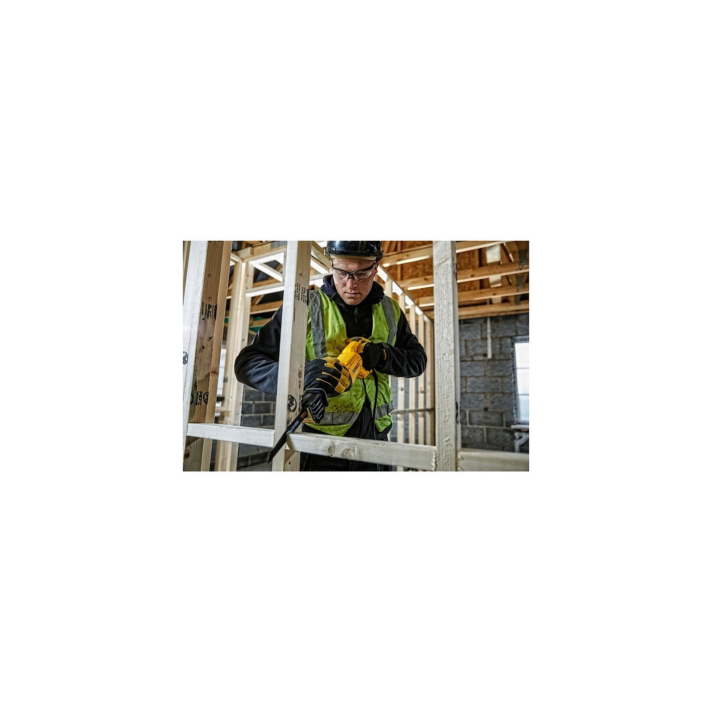 DEWALT Saebelsaege 1100Watt — Buy in Cyprus with Fast Delivery