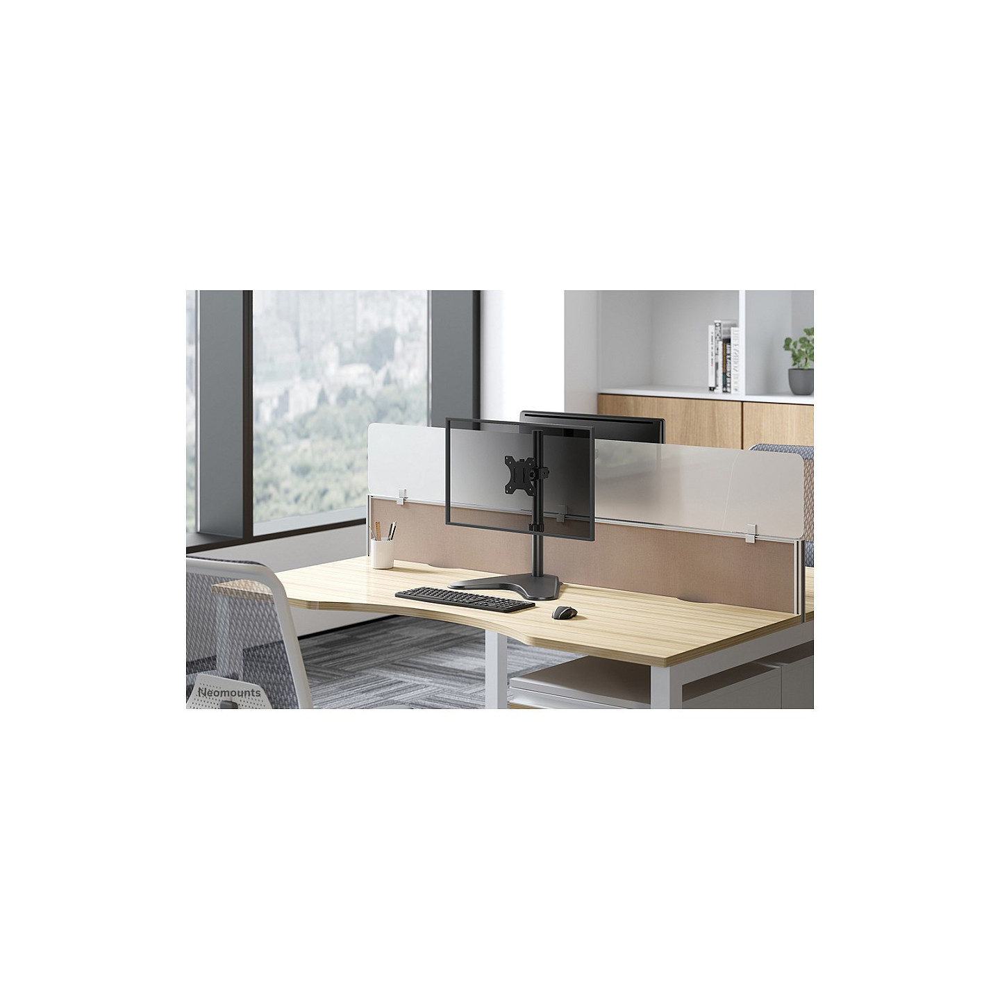 Neomounts Full-Motion Tischständer für 10-32' Monitore. höhenverstellbar 8KG FPMA-D550SBLACK