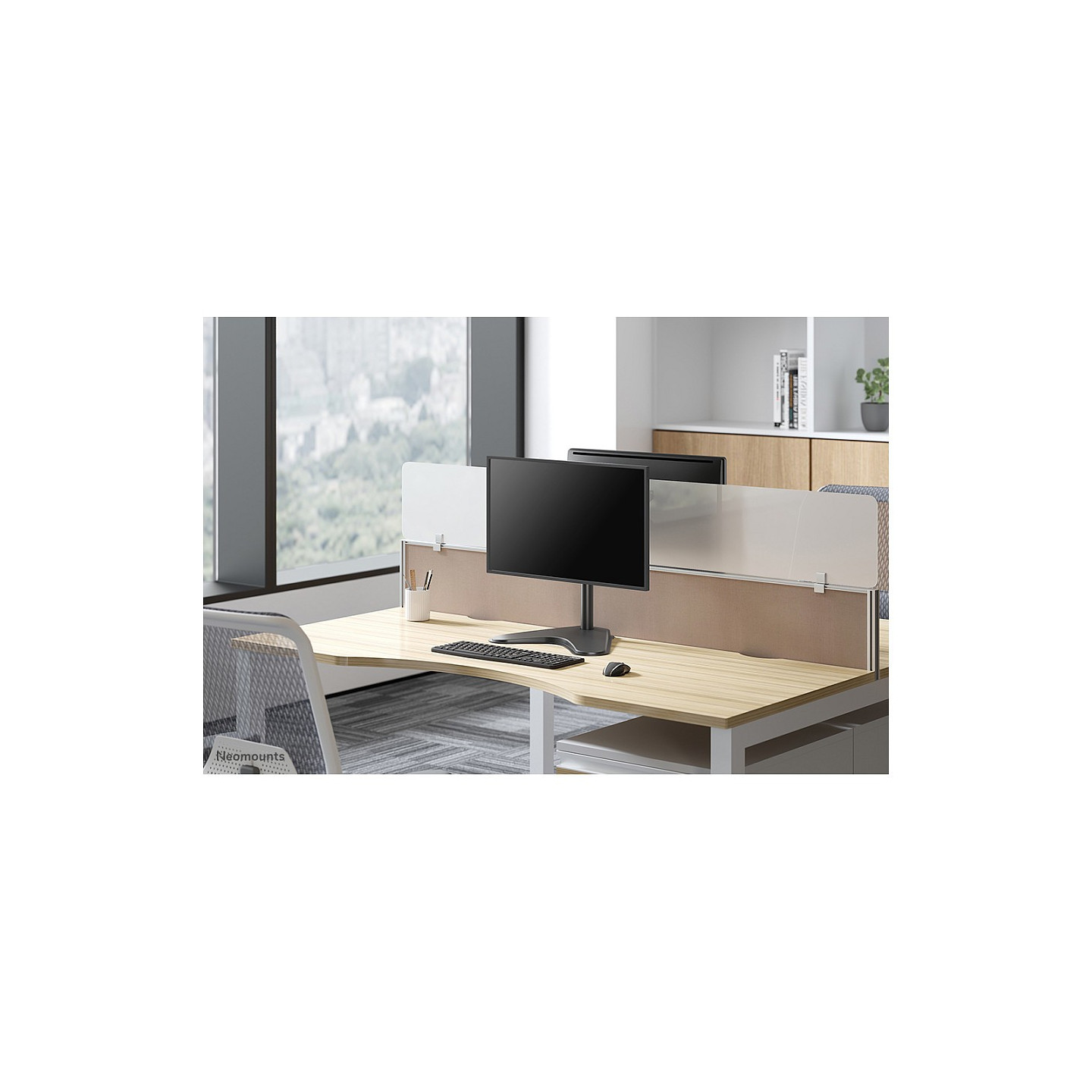 Neomounts Full-Motion Tischständer für 10-32' Monitore. höhenverstellbar 8KG FPMA-D550SBLACK