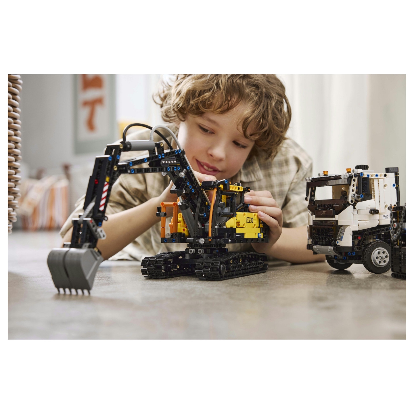 LEGO Technic Volvo FMX LKW mit EC230 Electric Raupenbagger 42175 — Buy in Cyprus with Fast Delivery