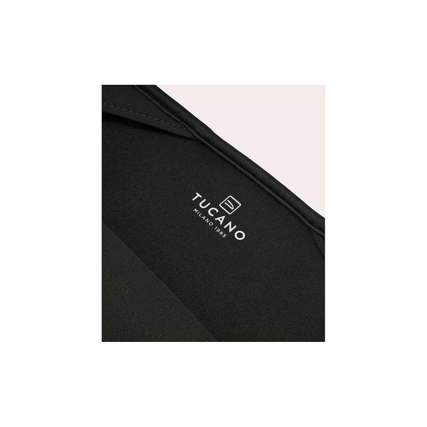 Tucano Colore Sleeve für MacBook Pro 16' schwarz — Buy in Cyprus with Fast Delivery