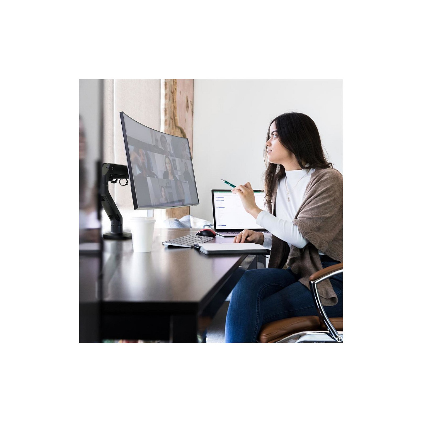 Ergotron HX Gelenkarm für 124.5cm - mattschwarz — Buy in Cyprus with Fast Delivery