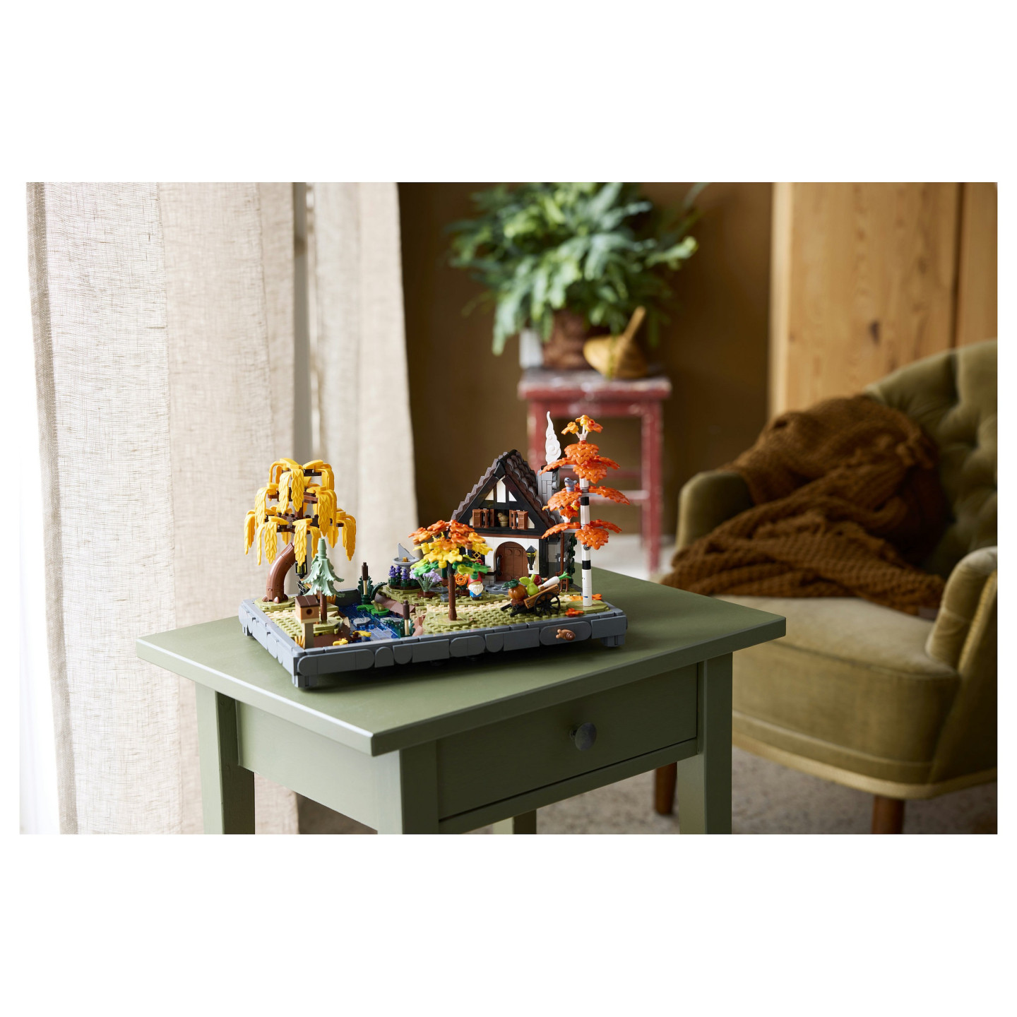LEGO 11372 Icons Herbstlicher Landhausgarten — Buy in Cyprus with Fast Delivery