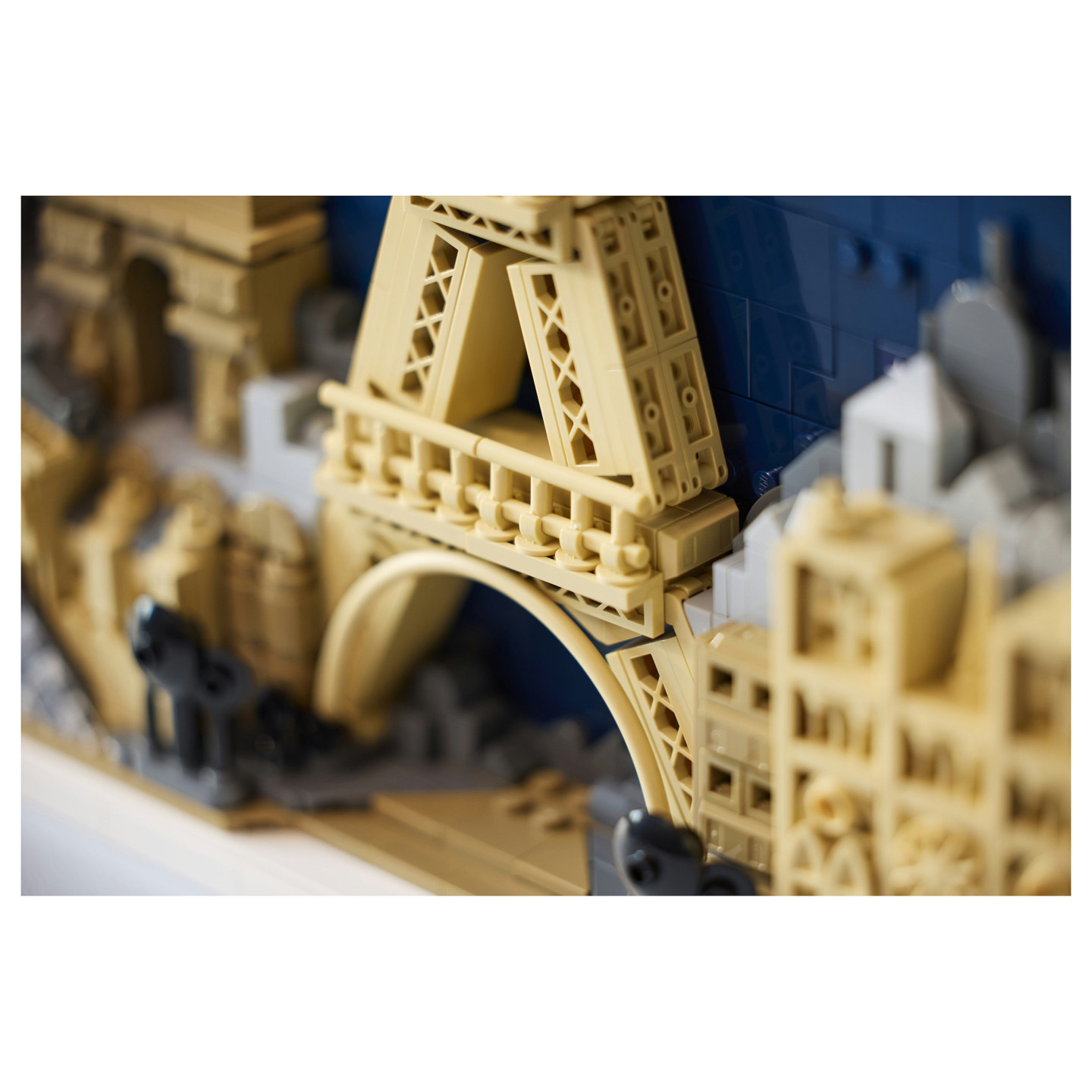 LEGO 21064 Architecture Paris - Stadt der Liebe — Buy in Cyprus with Fast Delivery